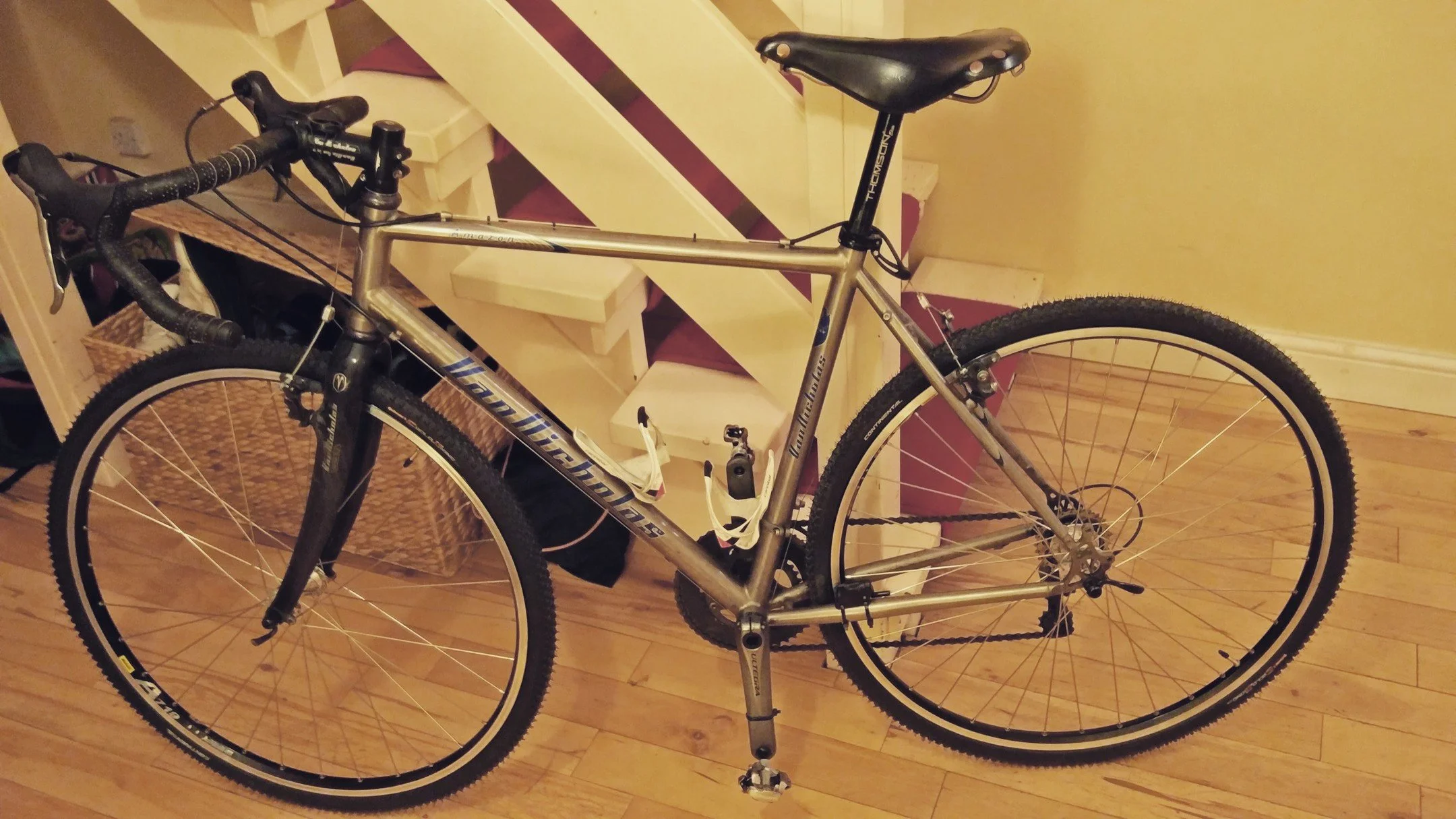 Are you ready for a transformation? Here is my 2007 @vannicholasbicycles Amazon Ti bike that has covered thousands of miles over the last 17 years. There are some issues that need to be addressed. The seatpost is frozen which makes getting the right 