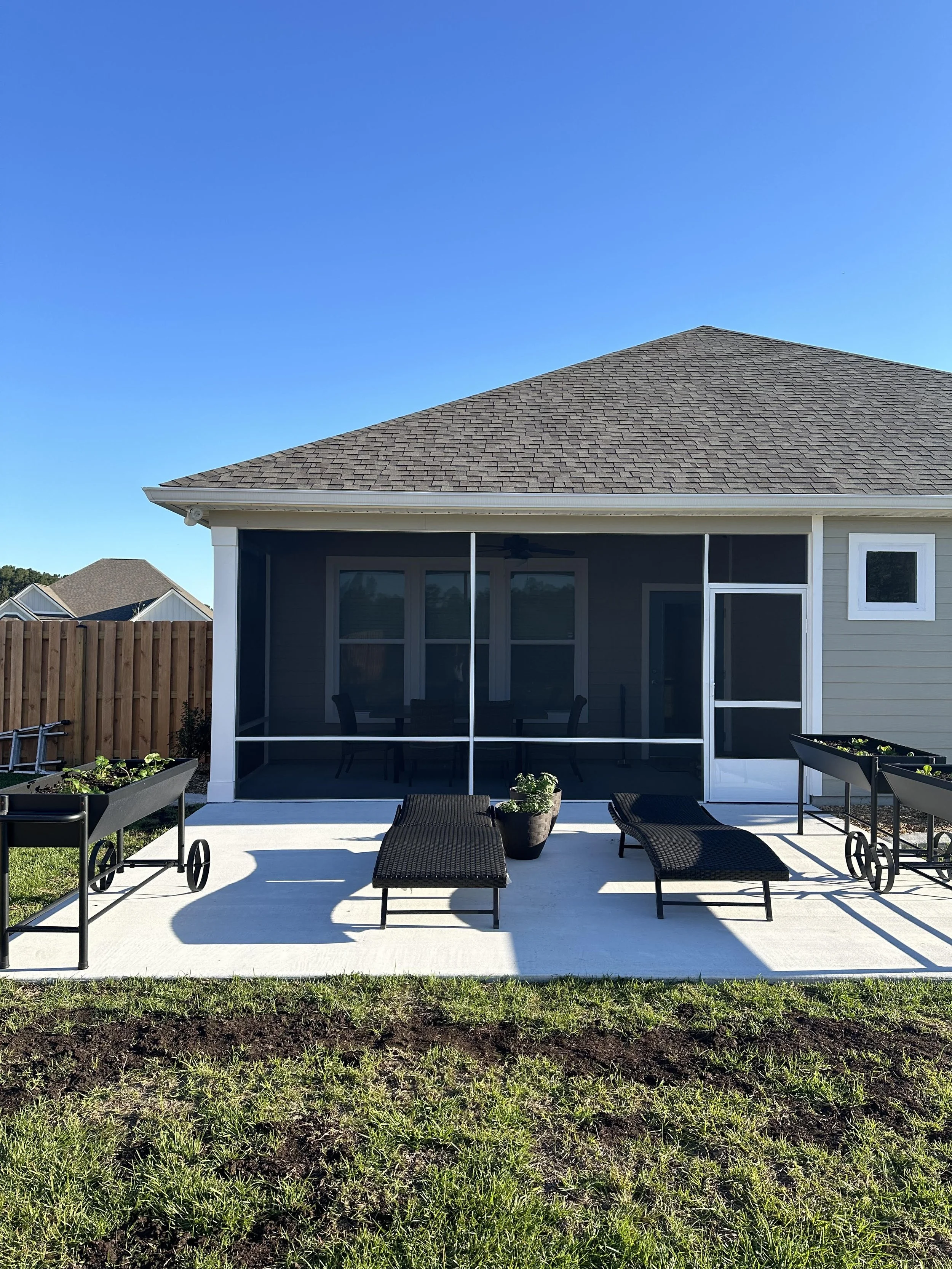 screen porch installation screened porch contractor screened porch builder screened porch company screened-in porch installation porch screening services screen enclosure contractor, custom screen porch, screen porch repair, 20x20 bug screen dog door
