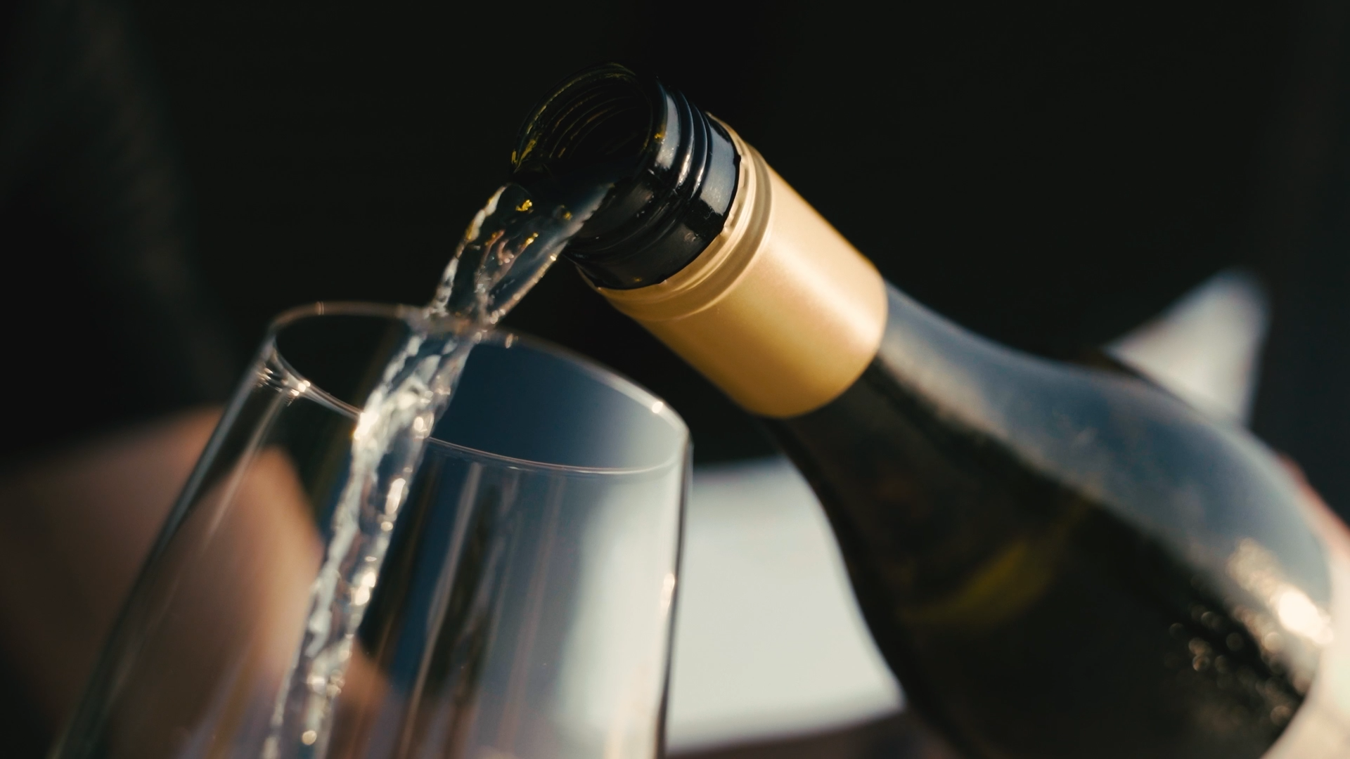 Vineterra bottle pour 2.png