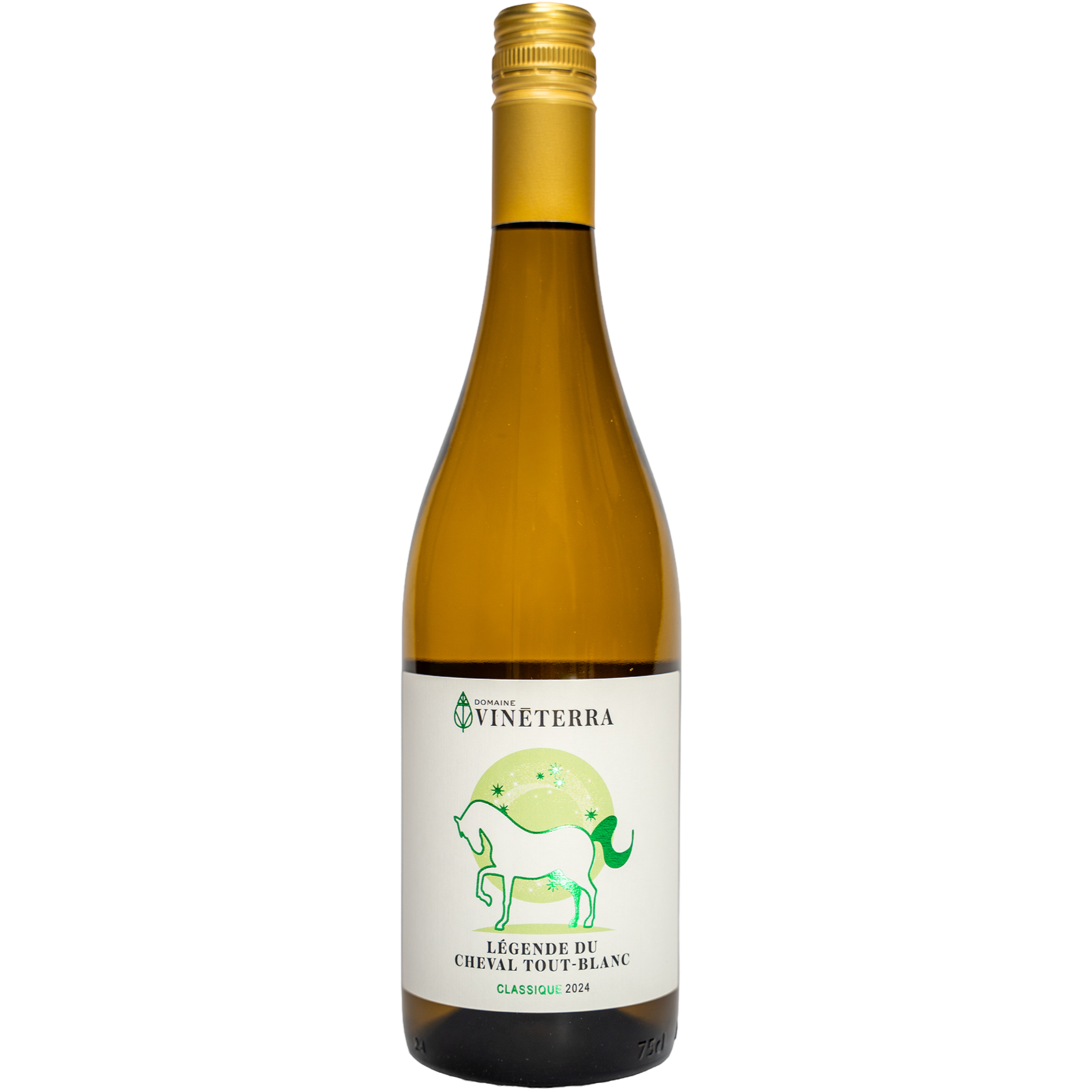 Bouteille de vin blanc avec étiquette indiquant Domaine Vineterra, Légende du Cheval Tout-Blanc, Classique 2024, avec un dessin d'un cheval blanc et des étoiles autour.