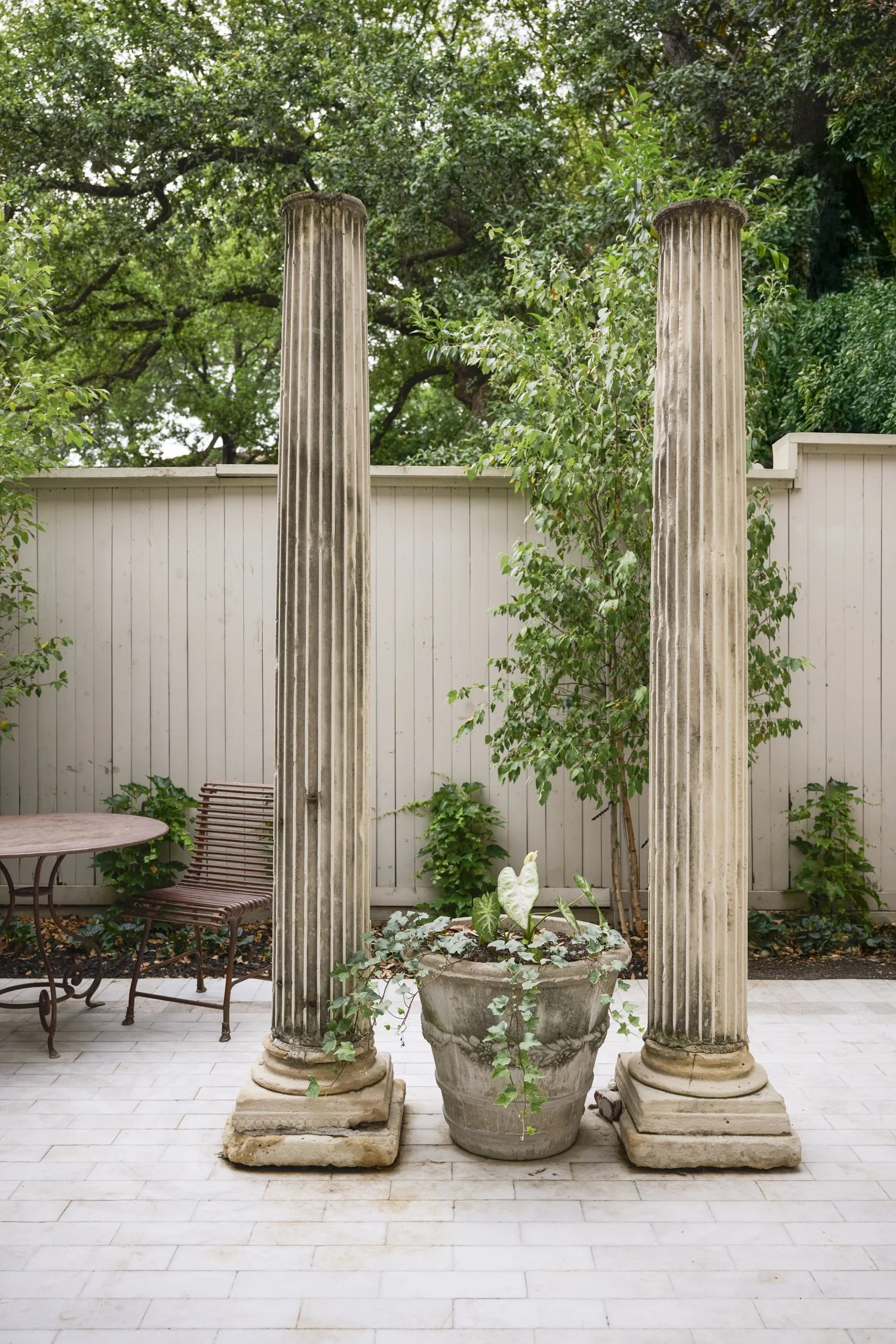 Welborn Courtyard Turtle Creek Dallas
Designed by Caroline Higgins of Caroline Higgins Design
Install by Victory Landscapes
Photography by Kate Iwanski of K8 Creative