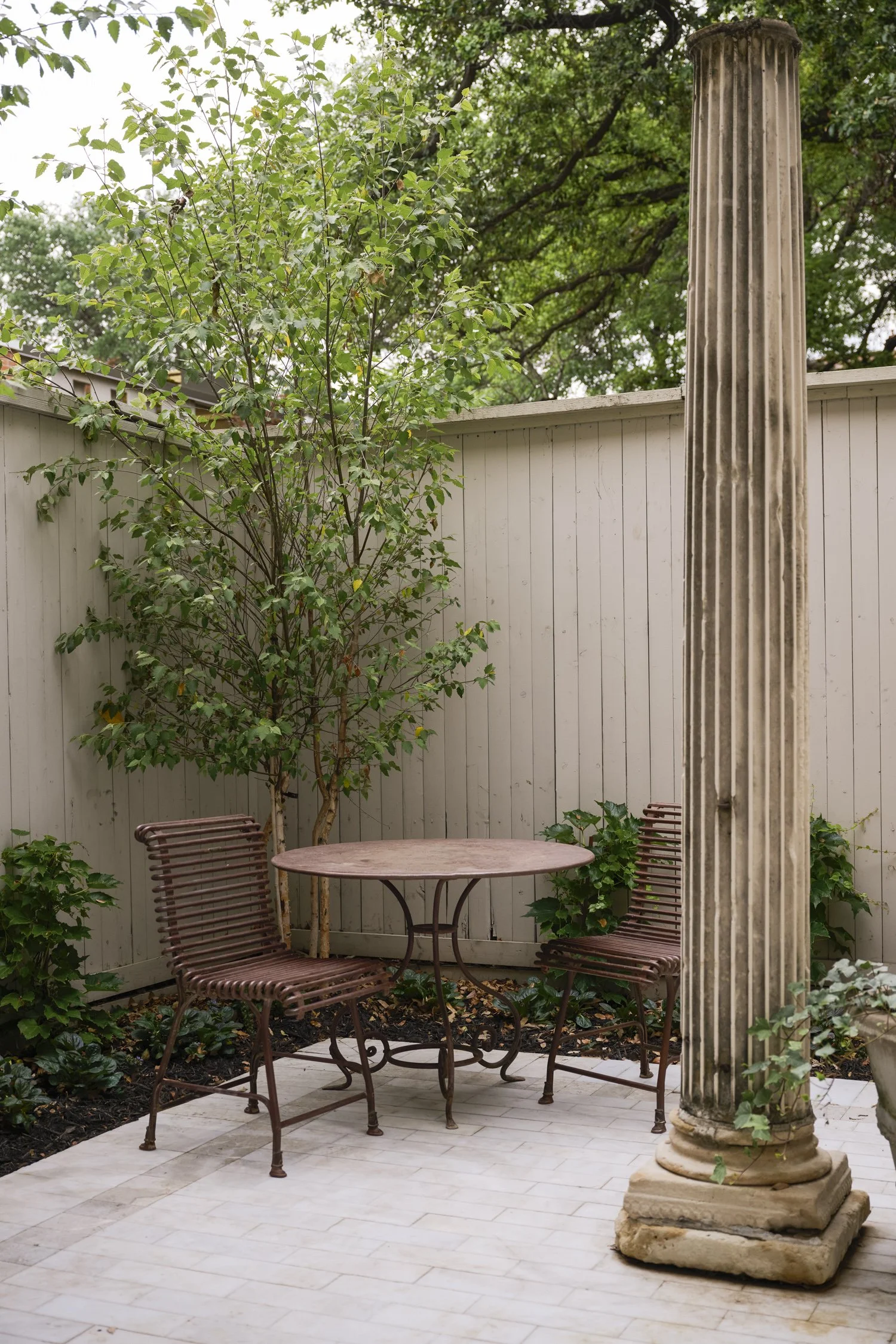 Welborn Courtyard Turtle Creek Dallas
Designed by Caroline Higgins of Caroline Higgins Design
Install by Victory Landscapes
Photography by Kate Iwanski of K8 Creative