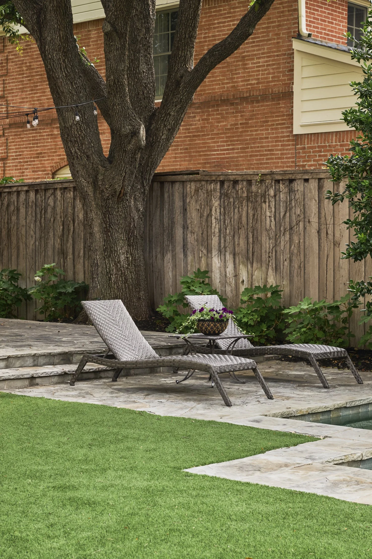 Fairfax Avenue Highland Park Dallas
Designed by Caroline Higgins of Caroline Higgins Design
Install by Victory Landscapes
Photography by Kate Iwanski of K8 Creative