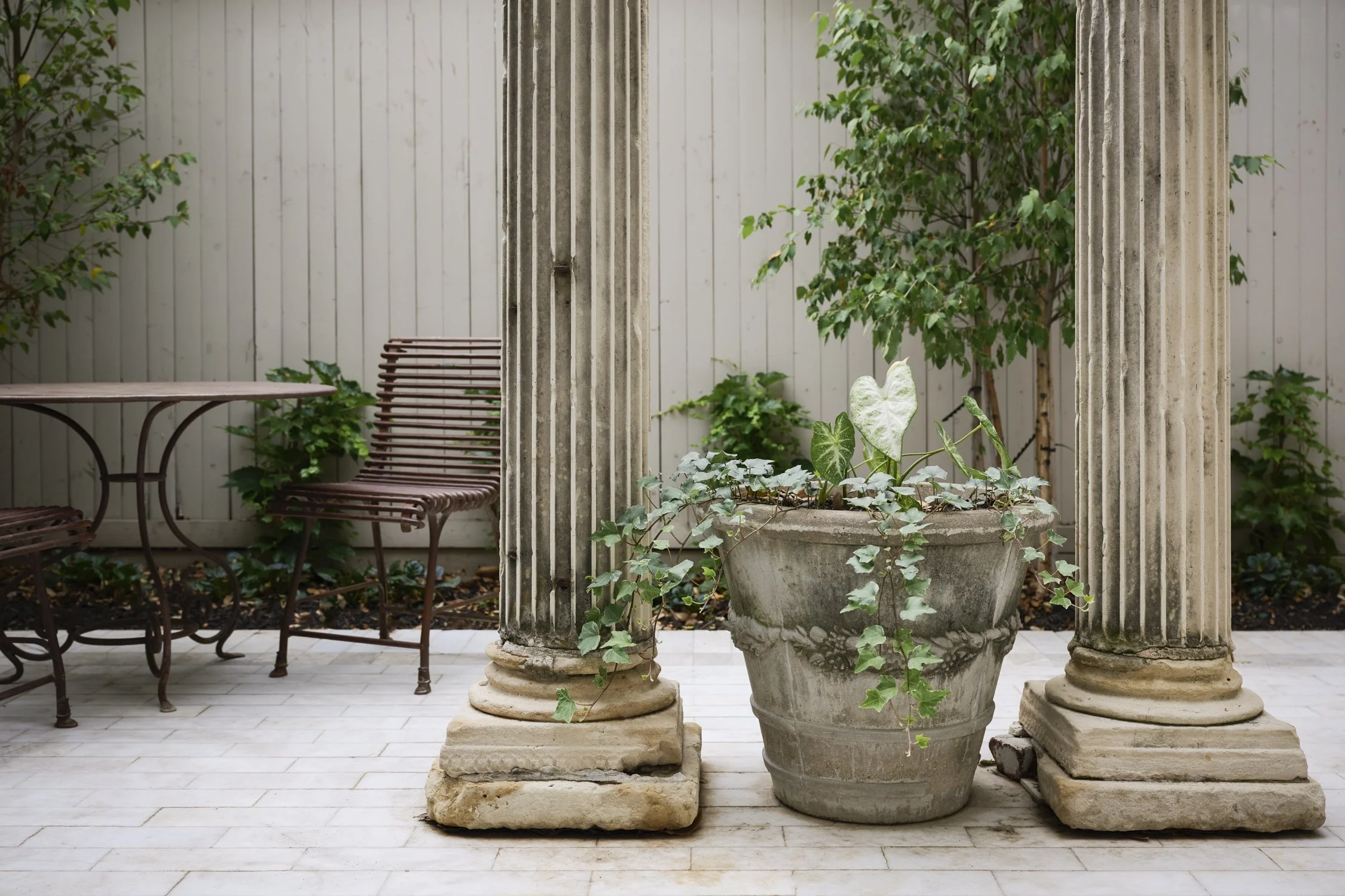 Welborn Courtyard Turtle Creek Dallas
Designed by Caroline Higgins of Caroline Higgins Design
Install by Victory Landscapes
Photography by Kate Iwanski of K8 Creative
