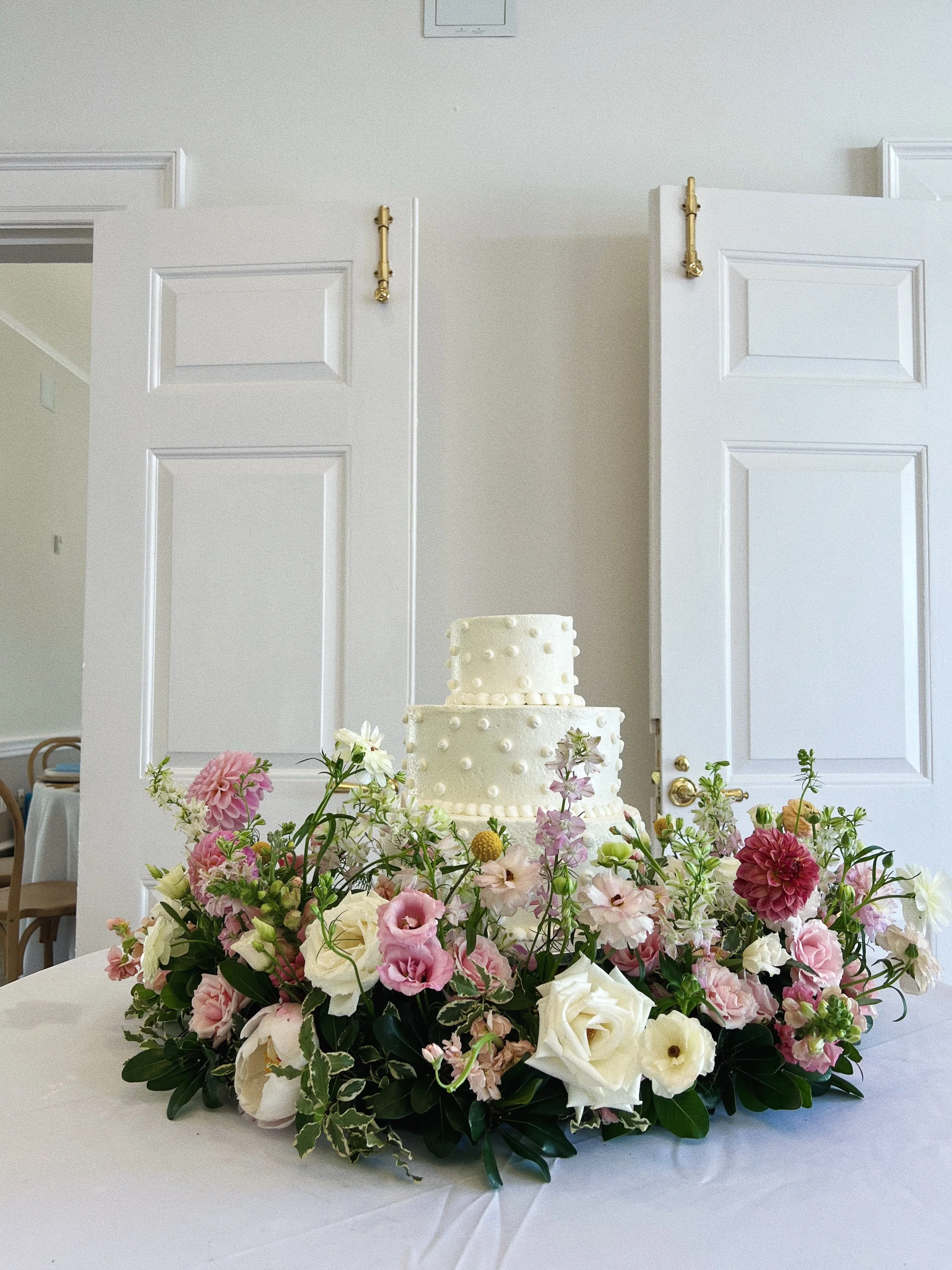 Cake meadow for intimate dinner in Jacksonville, Fl