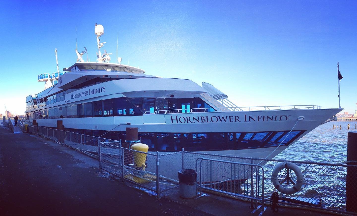 Shoutout my WellCare family! Throwback to the hott holiday party (4th event with you guys!!), I love how insane you guys get!! 🛳🔊💯