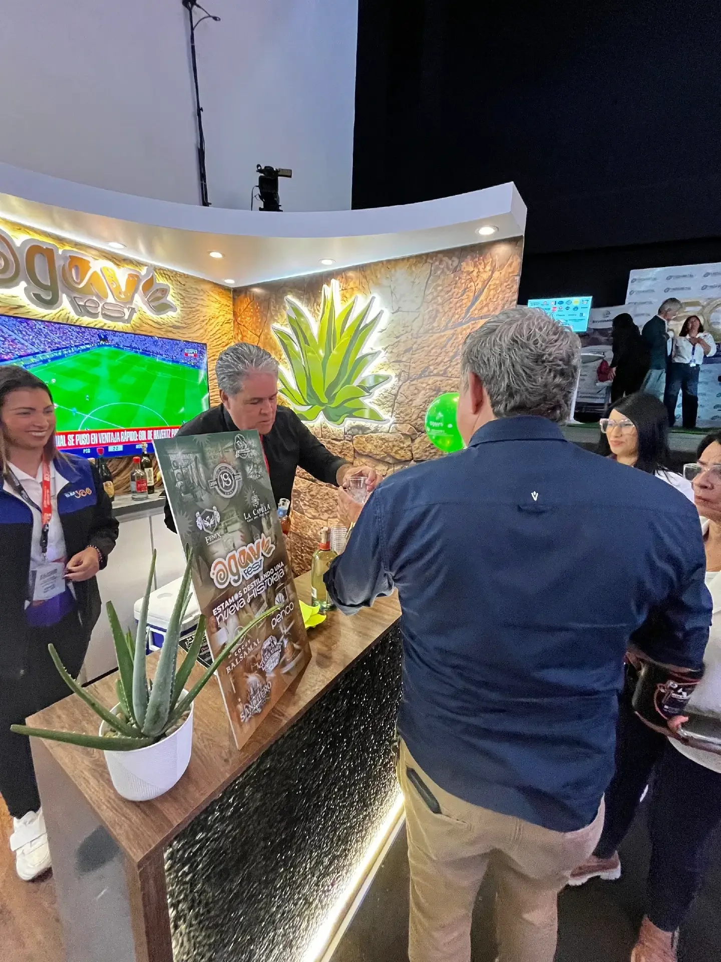 Intercambio de información y presentación de productos por parte de los especialistas del festival.