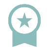 Un badge avec une étoile au centre.