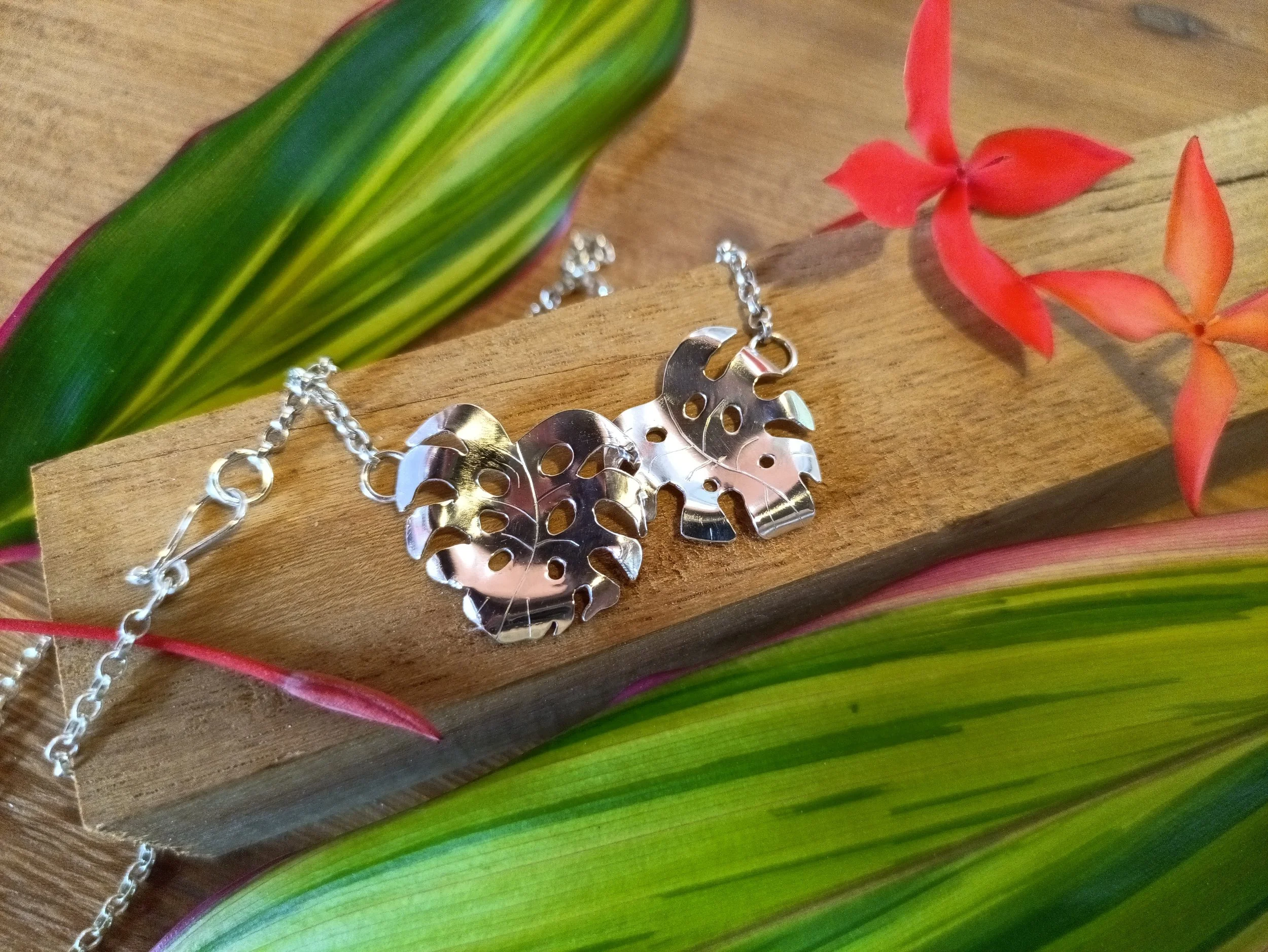 Collier Monstera Deliciosa (style B)
