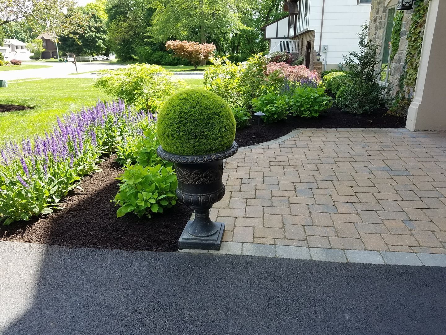 Innovative Landscape Layouts from Wayne, NJ Landscapers: Focusing on Perennial Beds