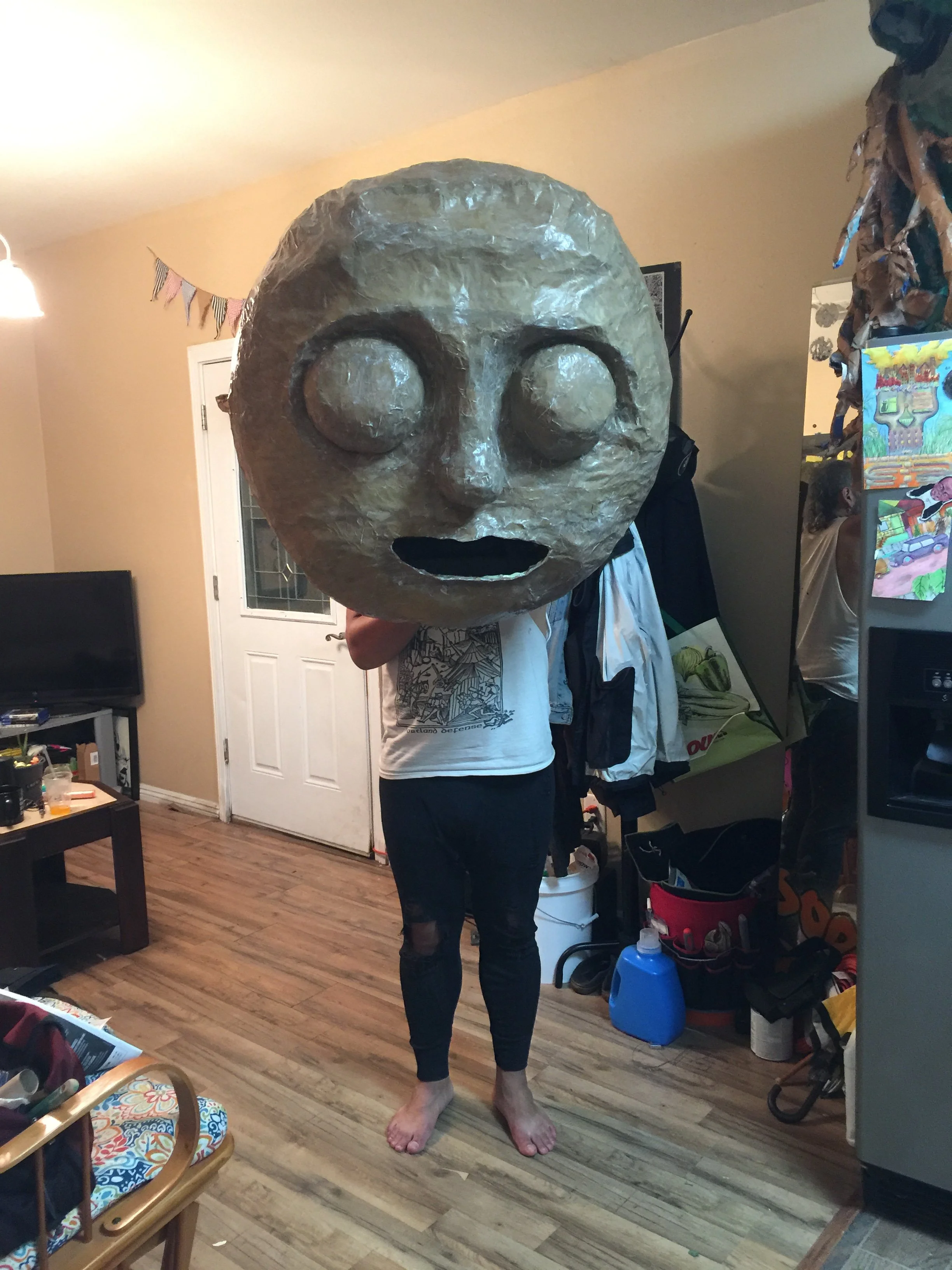 A papier-mâché giant puppet head with one operator. Here, unfinished.