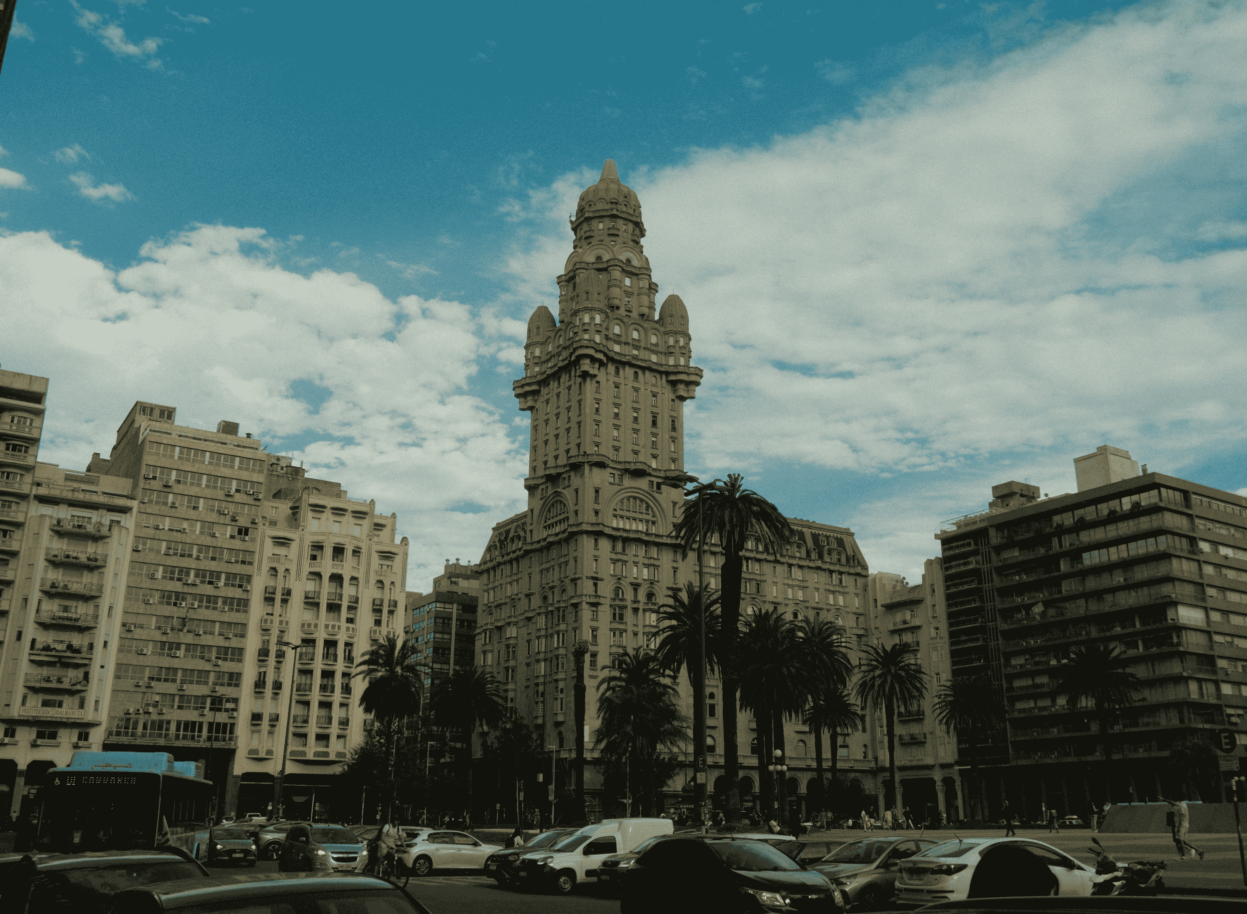 Best Manhattan rooftop bars for Uruguay fans and La Celeste supporters during the 2026 World Cup.