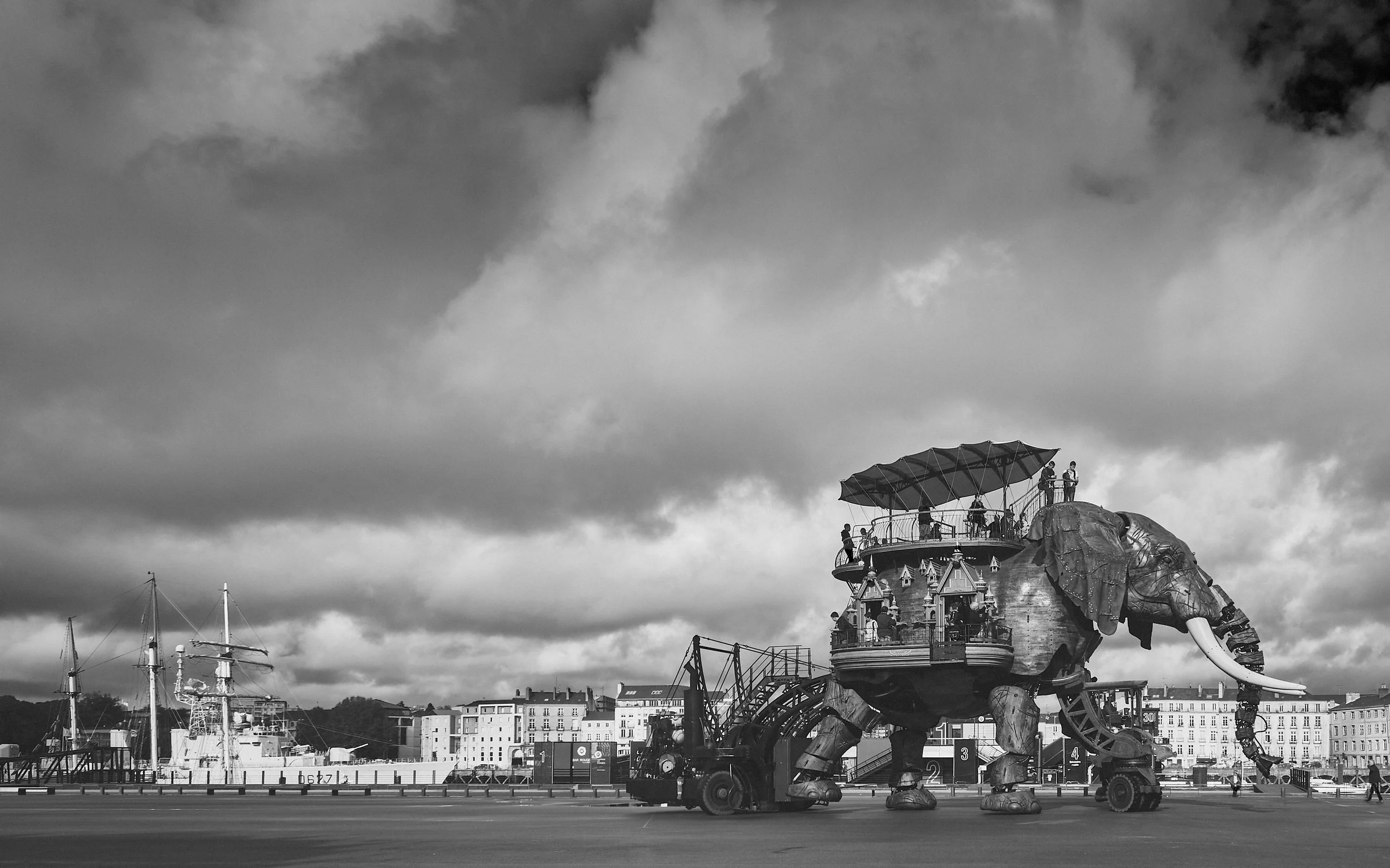 Photograph of Le Grand Éléphant by Ishan