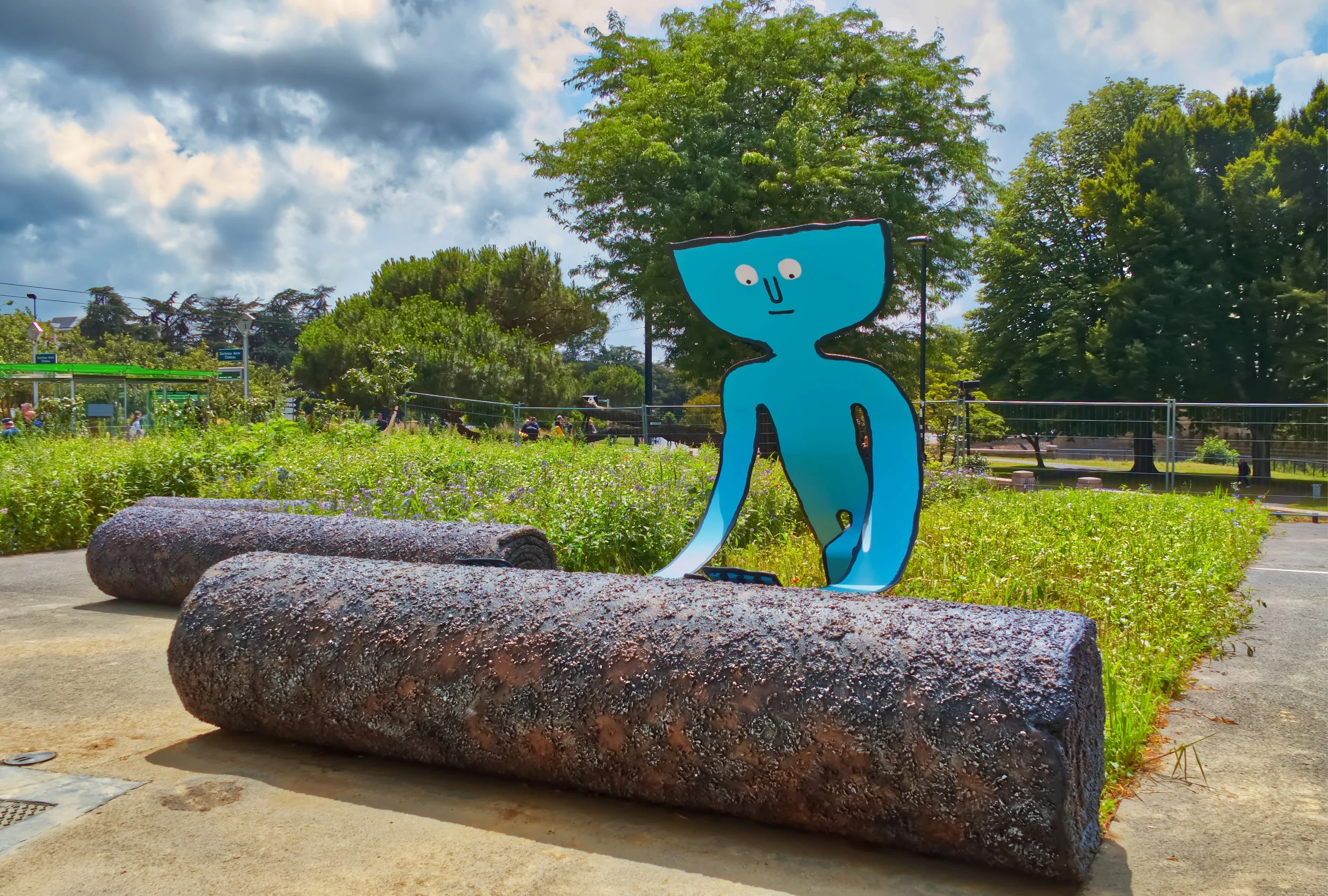 Photograph by Pascal Bernardon of sculpture by artist Jean Jullien