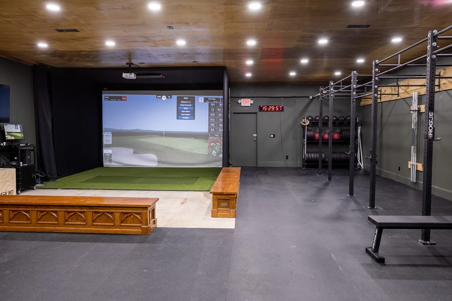 Open gym training facility in Fairburn Georgia with a golf simulator for indoor golf sessions