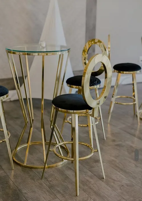 Cocktail Table and Set of 3 Barstools
