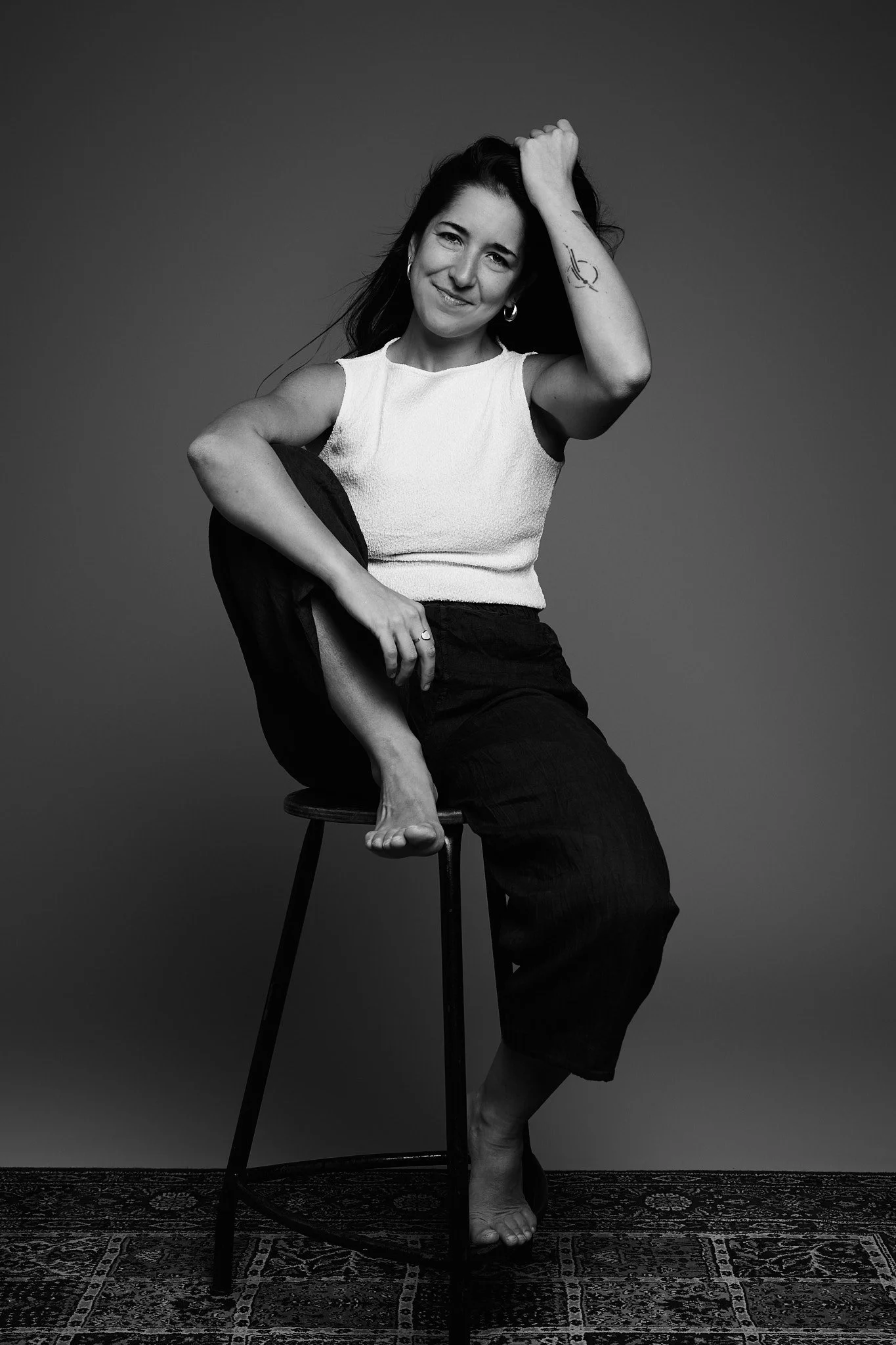 Natural, relaxed portrait expressing clarity and attentiveness.