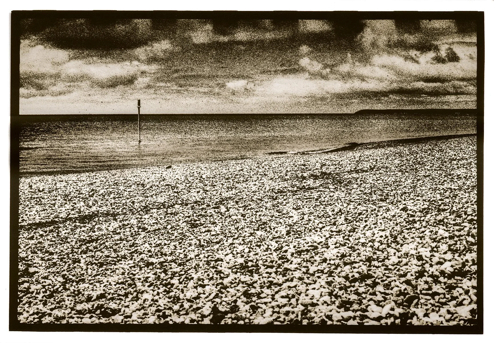 Bulverhythe beach and dark sky LITH 01.jpg
