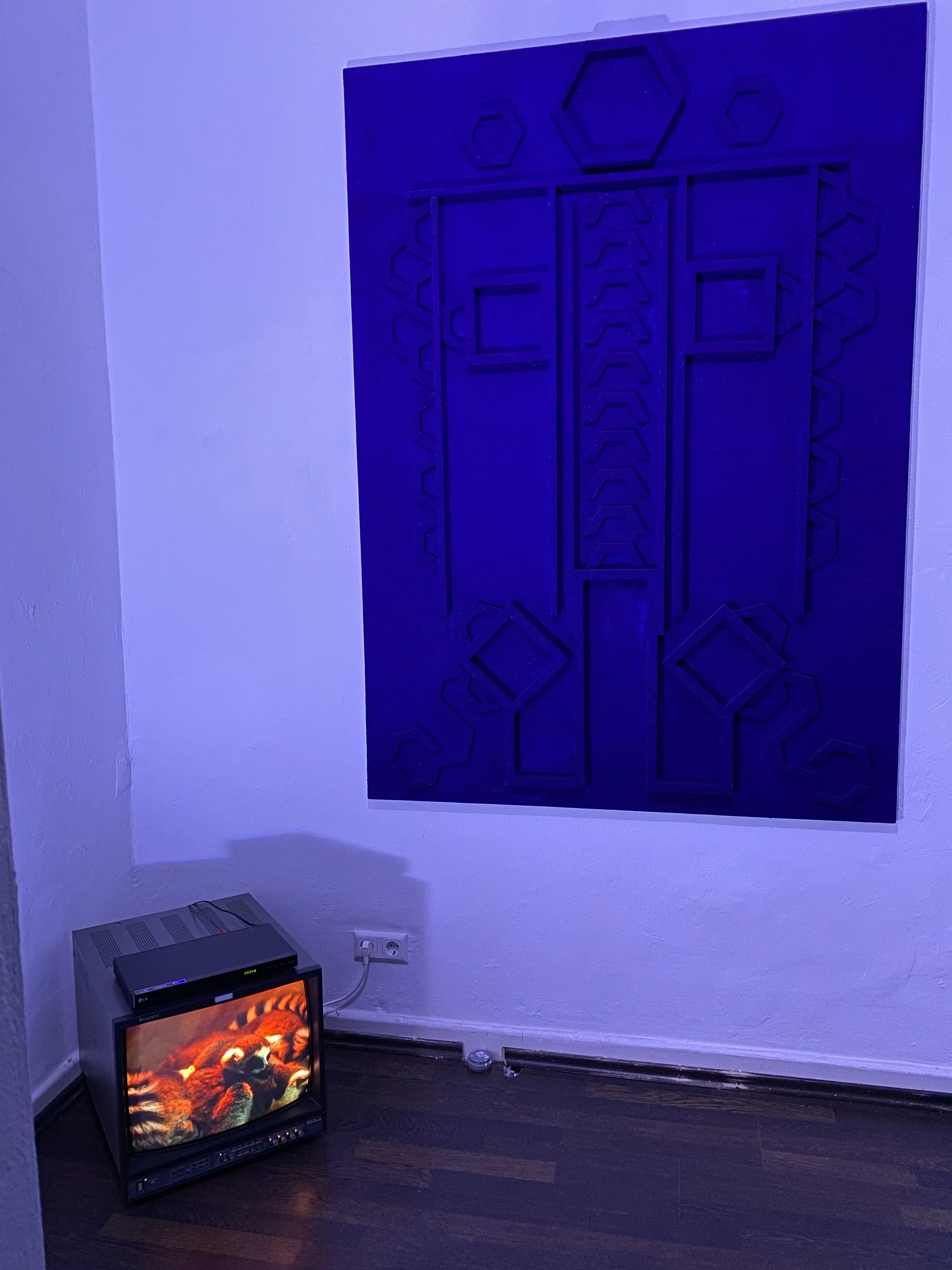 DANIEL VIER  Aporia, 2019  Holzstaub, Pigment und Öl auf Relief auf Leinen  180 x 130 cm