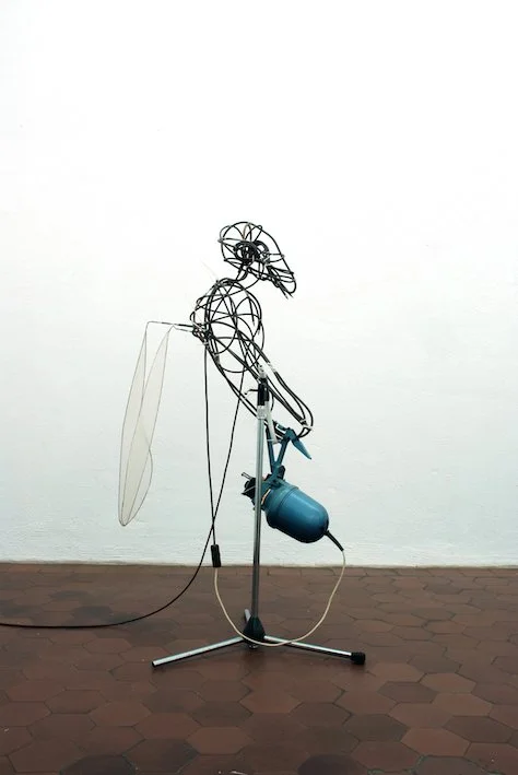 Kathrin Haeßengier, Astrohne, 2016 - 2017  Metall, Kabel, Kabelbinder, Lampe, Transparentpapier 104 x 80 x 150 cm