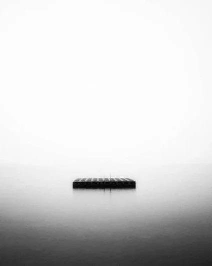 Vorschau von Olaf Kreinsens Lago Silenzioso Nr. 76, eine Badeinsel im winterlichen Gardasee