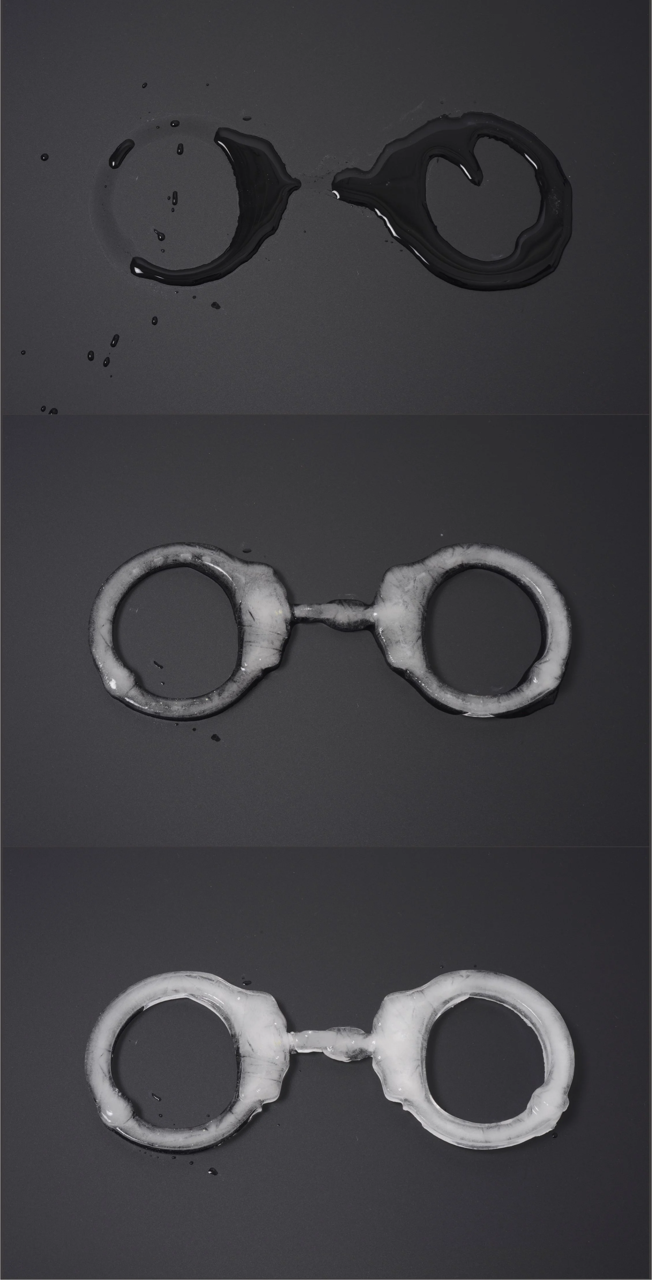 Amer al Akel, Melting Their Power, 2020 - Lentikulardruck - Handschellen aus Eis schmelzen und hinterlassen nur eine 