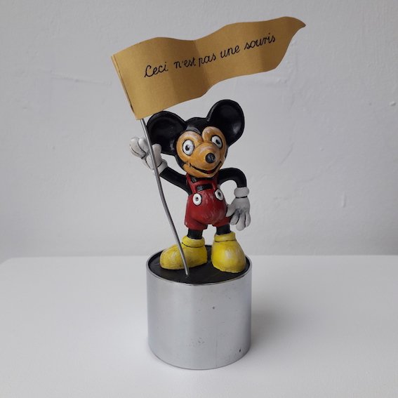 Sebastian Neubauer  1a tradition des images, 2020  Objekt  ca. 10 x 10 x 10 cm  handbemalt, „Auflage“ 40 + 1 AP nummeriert