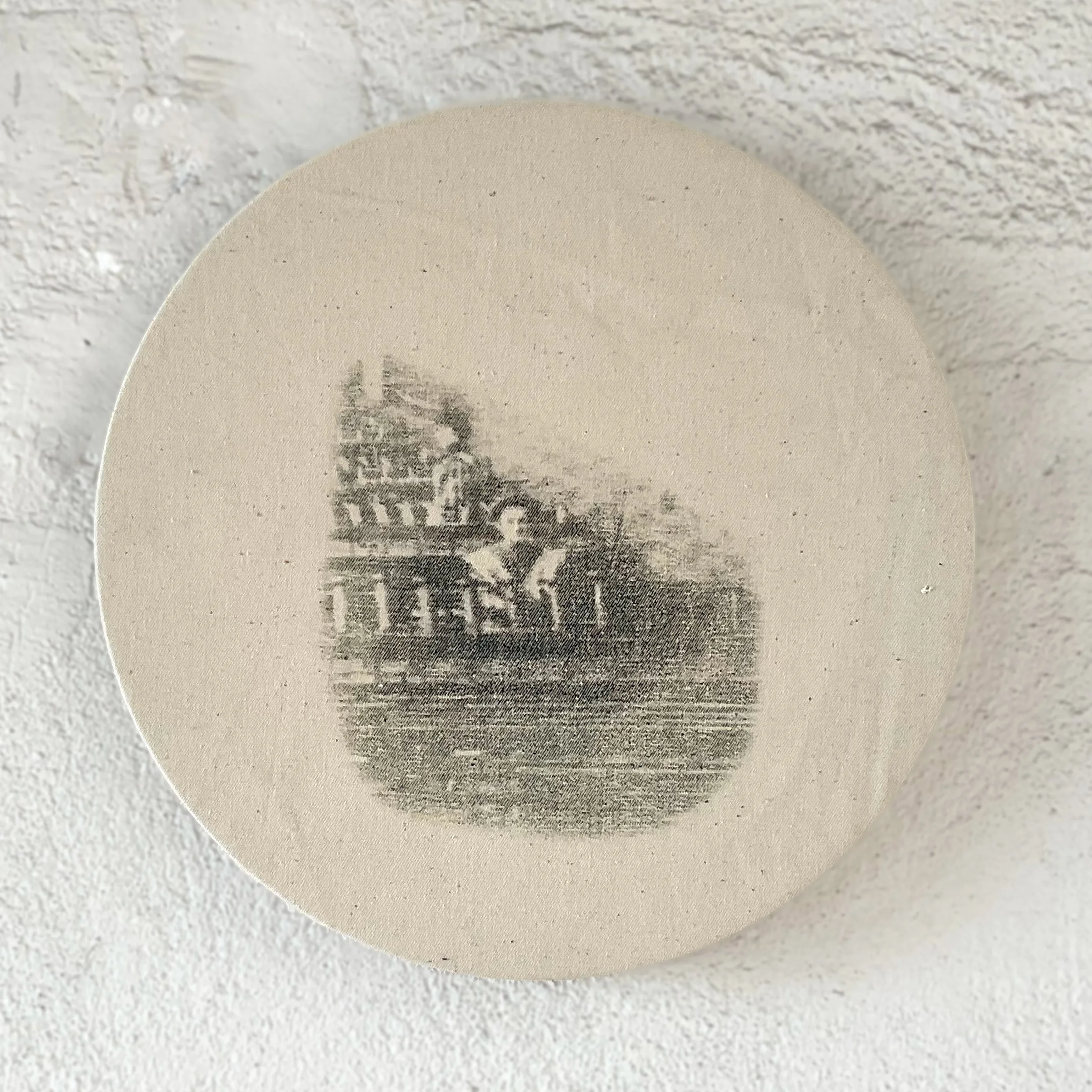 Katharina Kohl, Hilanderas, Textilindustrie, 2023 - Wandobjekt aus Aktenordnerhüllen in Form eines Schwans