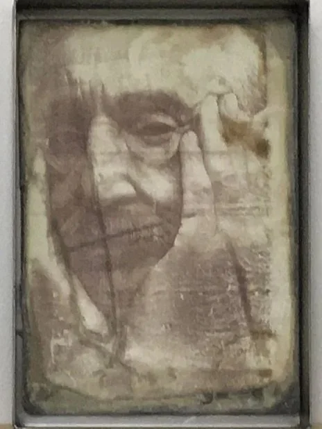 Sylvia Henze, Struktur, 2019 - Fotolightbox mit einer Porzellan-Schwamm-Struktur