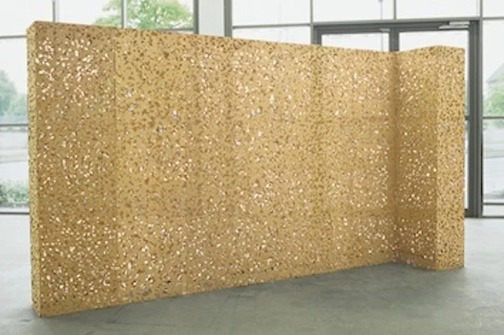 Simon Halfmeyer, „Ich war noch nie in Herrenhausen“, 2005 Holzskulptur, 220 x 400 x 40 cm
