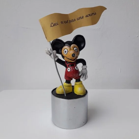 Sebastian Neubauer  1a tradition des images, 2020  Objekt  ca. 10 x 10 x 10 cm  handbemalt, „Auflage“ 40 + 1 AP nummeriert