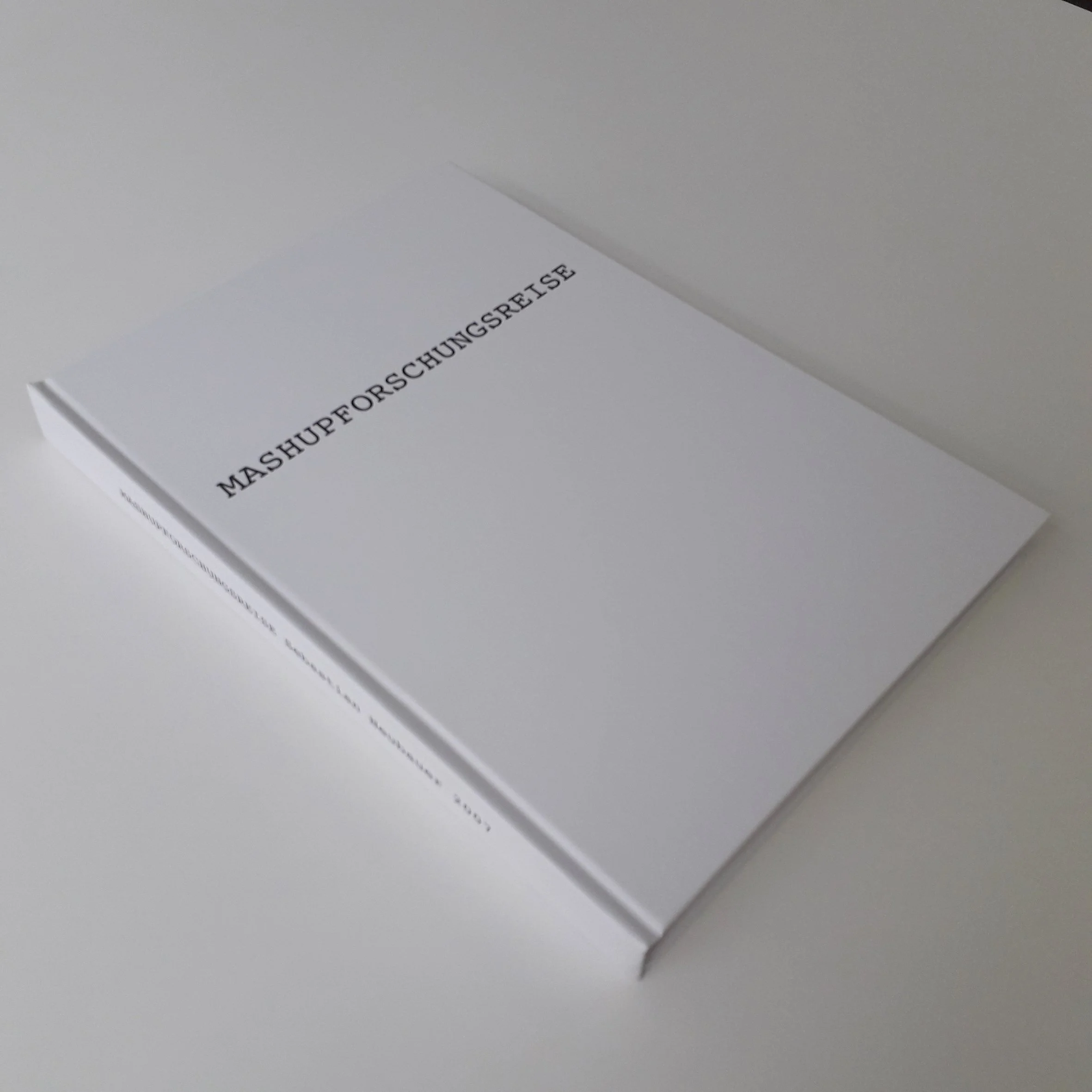 Sebastian Neubauer  MASHUPFORSCHUNGSREISE, 2007  Künstlerbuch, A4, 80 Kapitel, 328 Seiten nummeriert, signiert  Aufl. 100