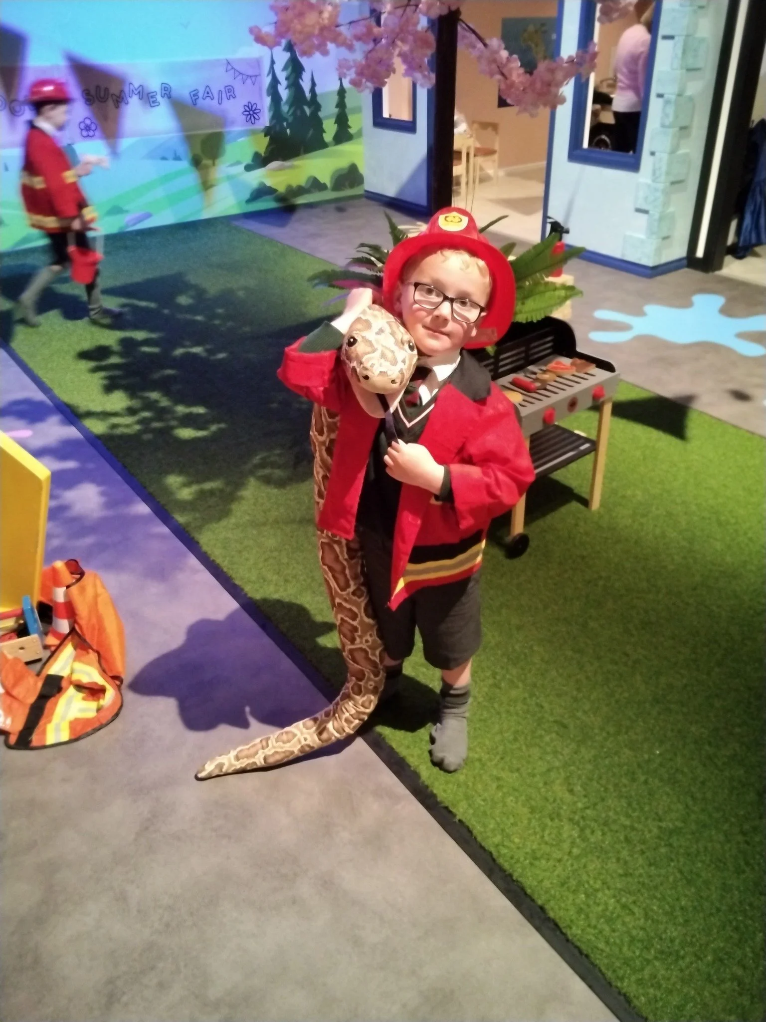 Reception had a super morning on last week when we visited @discoveryvillageroleplaycentre.  We spent two hours immersed in role-play, dressing up and using our imagination in their beautiful vibrant village. We played in the fire station, beauty sal
