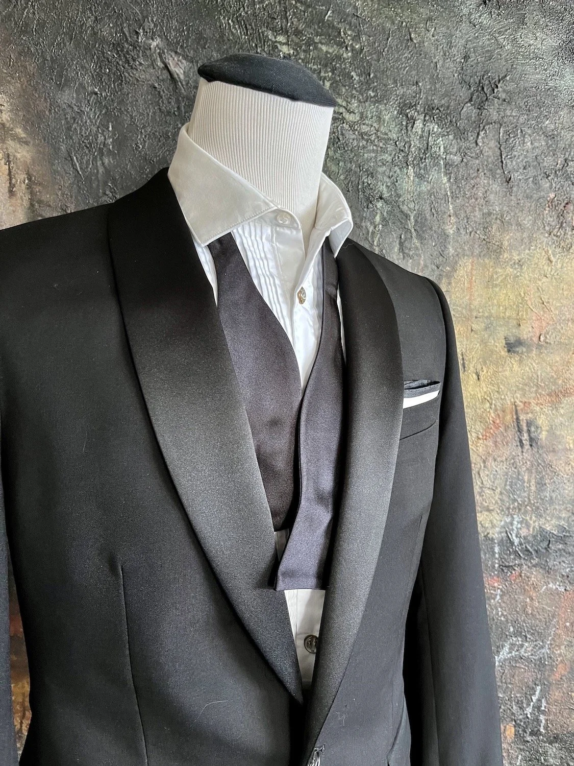 Classic butterfly black silk bow tie.  It is self-tied.