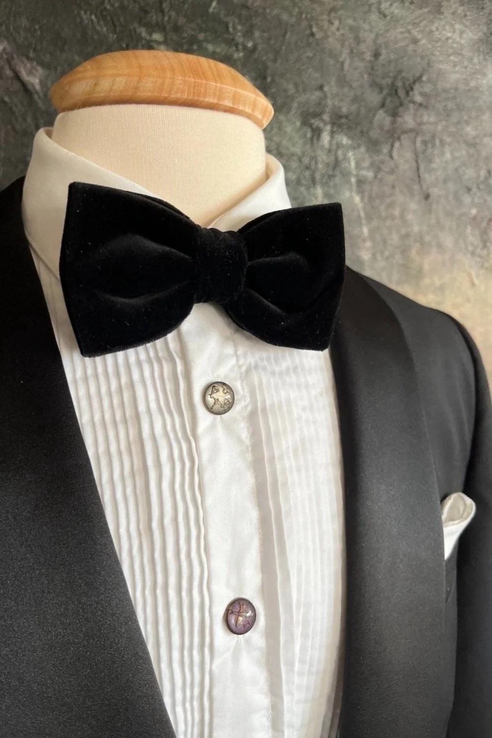 Black velvet classic regular butterfly bow tie pre-tied Made in Italy