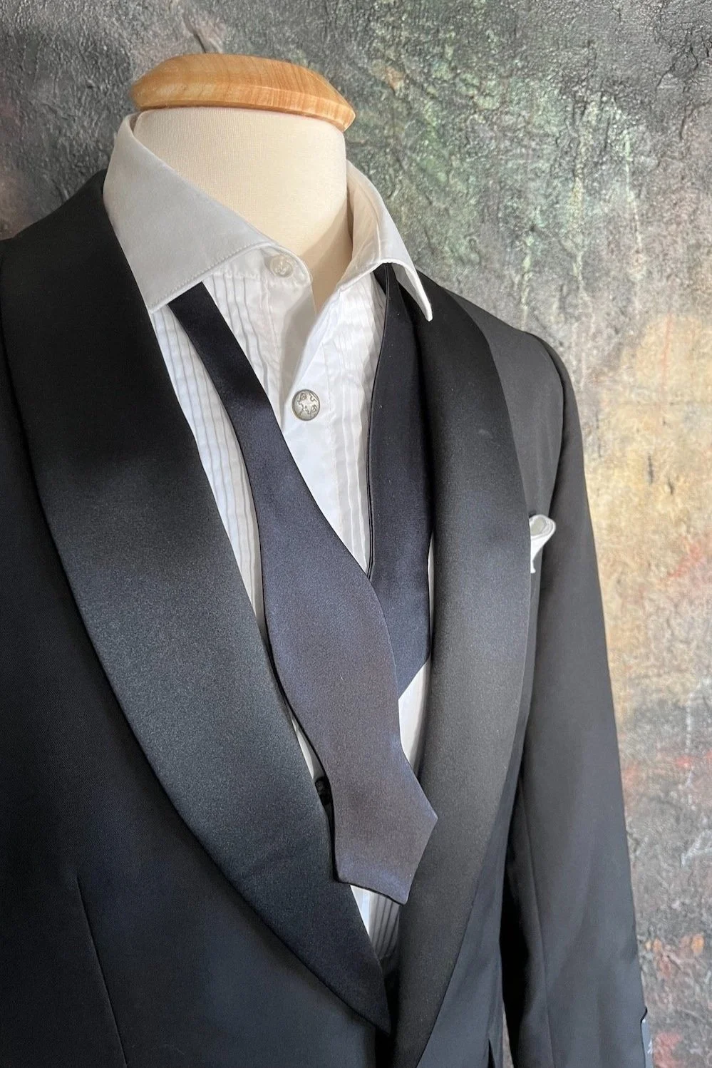 Black satin silk diamond shape self-tied bow tie. Made in Italy