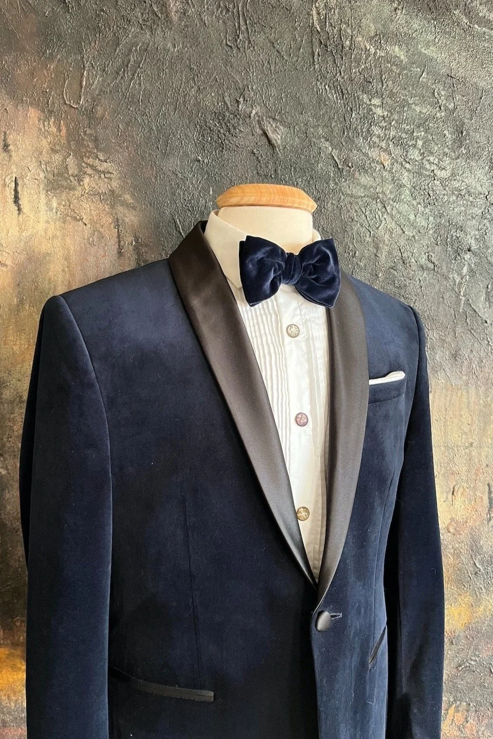 Navy blue velvet, classic butterfly, bow tie, pre-tied
