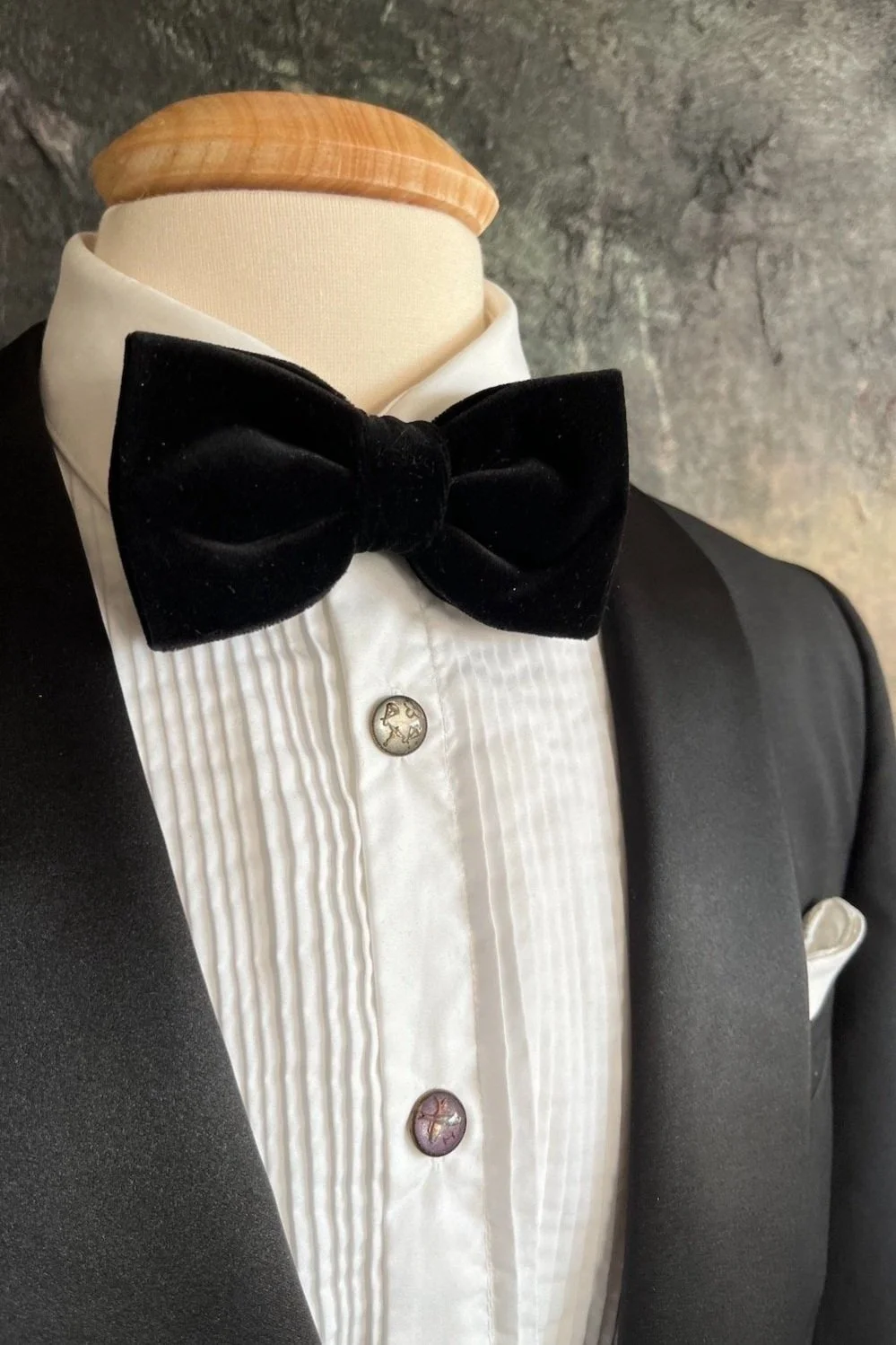 Classic Black Velvet, Butterfly Bow Tie, pre-tied