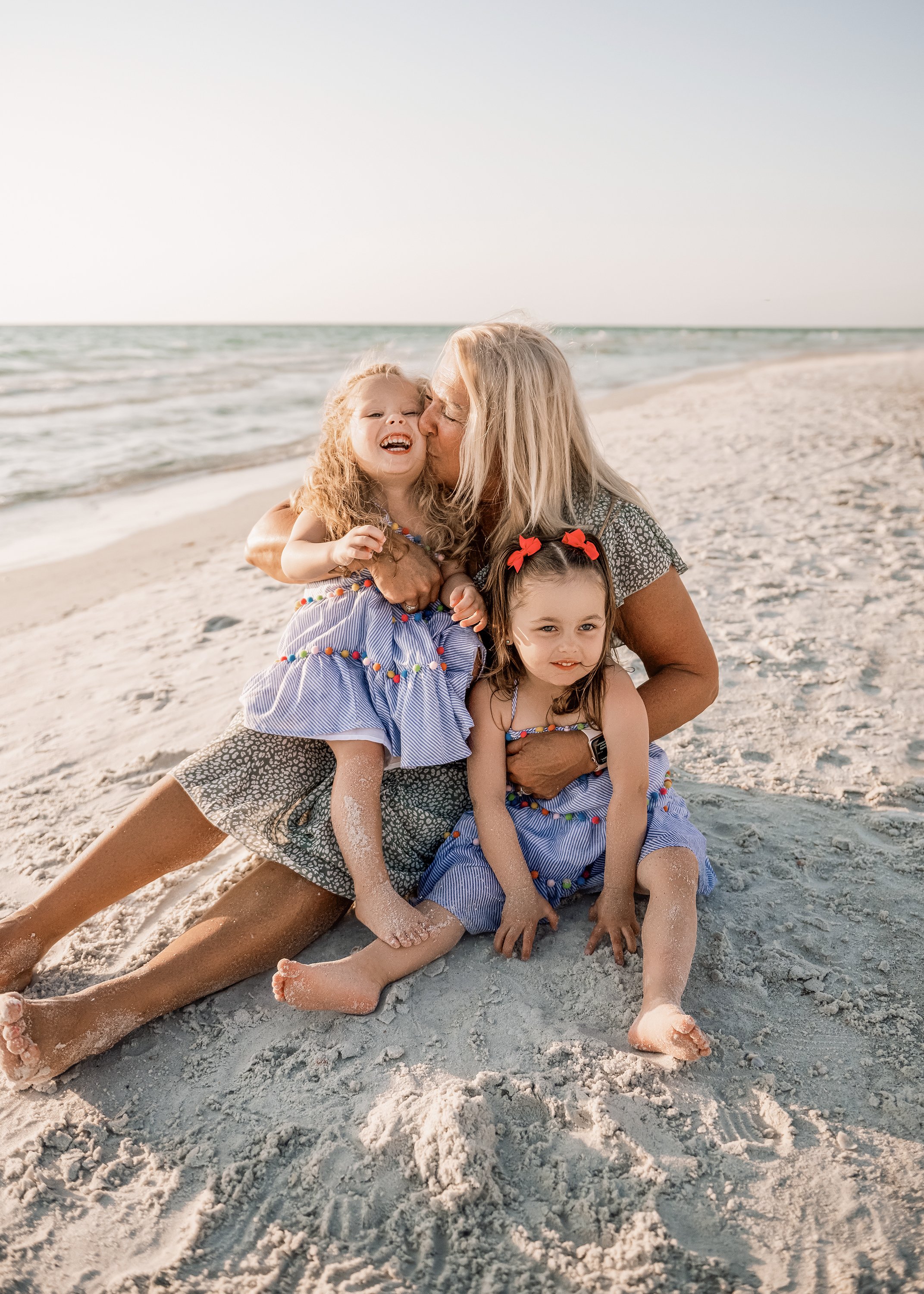 Extended family beach photos
