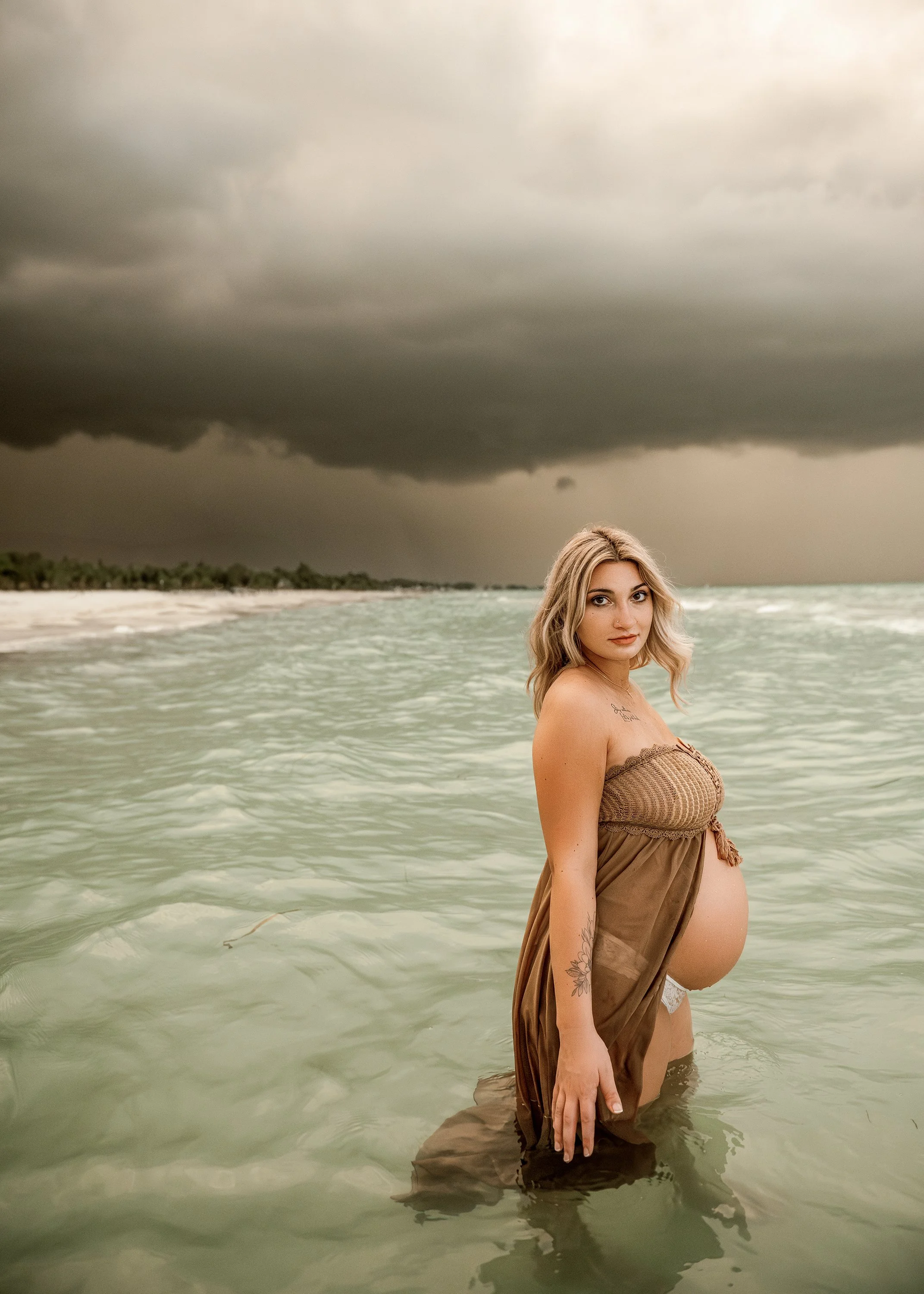 Maternity photo shoot on Anna Maria Island