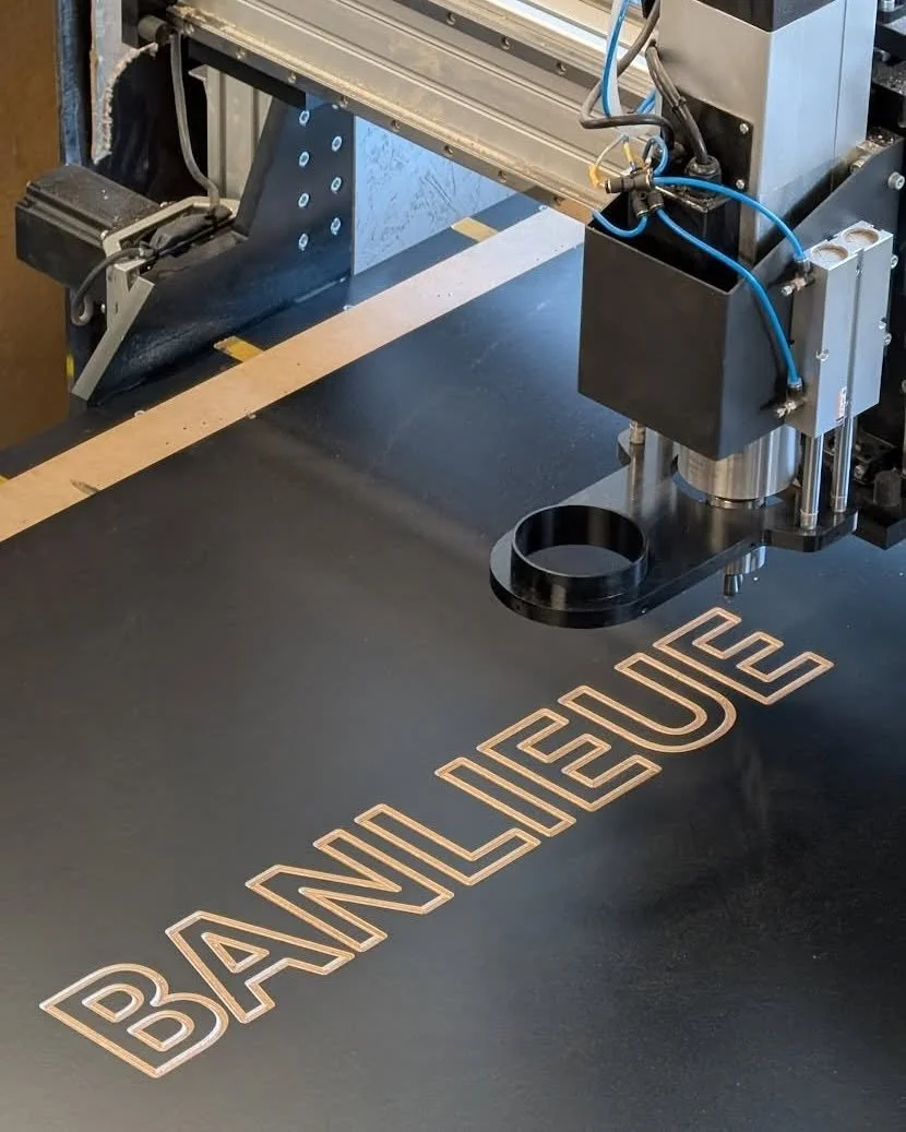 Making of: Podcast tafel voor @banlieueradioshow 1/3

Betonplex met gegraveerd logo

#podcast #banlieue #rotterdam #radio #tafel #engraving #cnc #meubelmaker #decorbouw #interieurbouw #cncrouter #lijnbaan