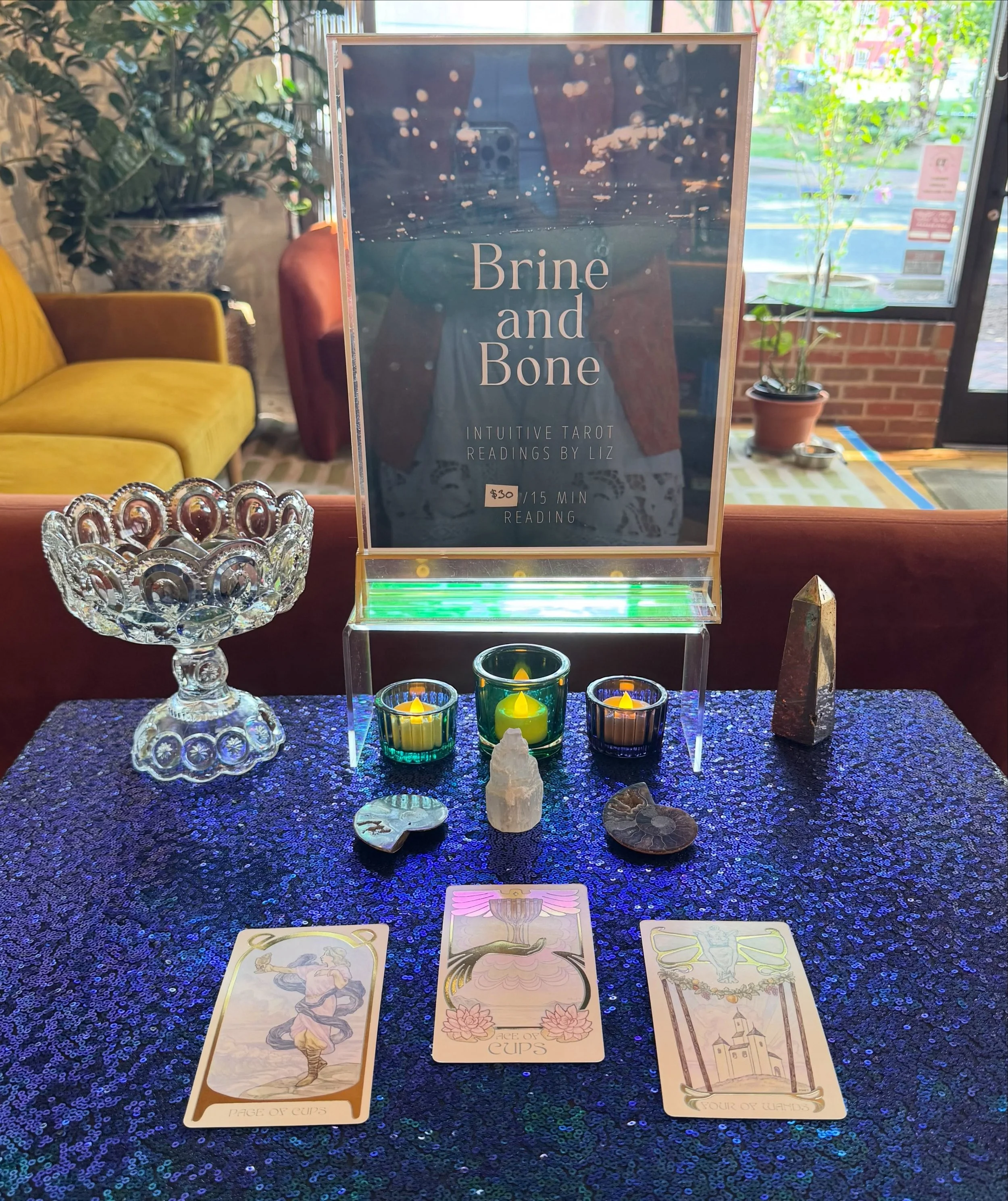 Thursday Tarot Sesh starts tonight @redheadhemp! 💚

I&rsquo;ll be here tonight from 6-9pm pulling cards. Come with a specific question or just your curiosity. Together we&rsquo;ll explore the messages the tide is bringing. 

Walk-ins are welcome! Le