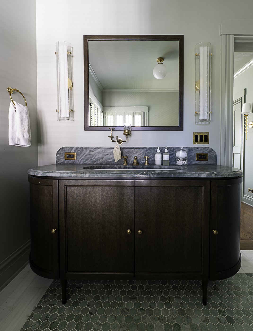 orrington-shumakercurated-primarybath2.jpg