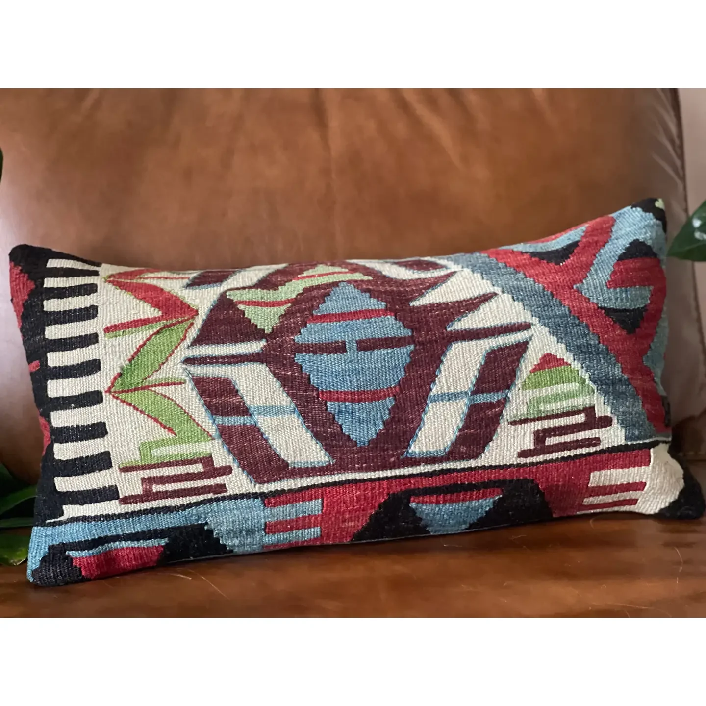 kilimpillows-shumakercurated-1geometric.webp