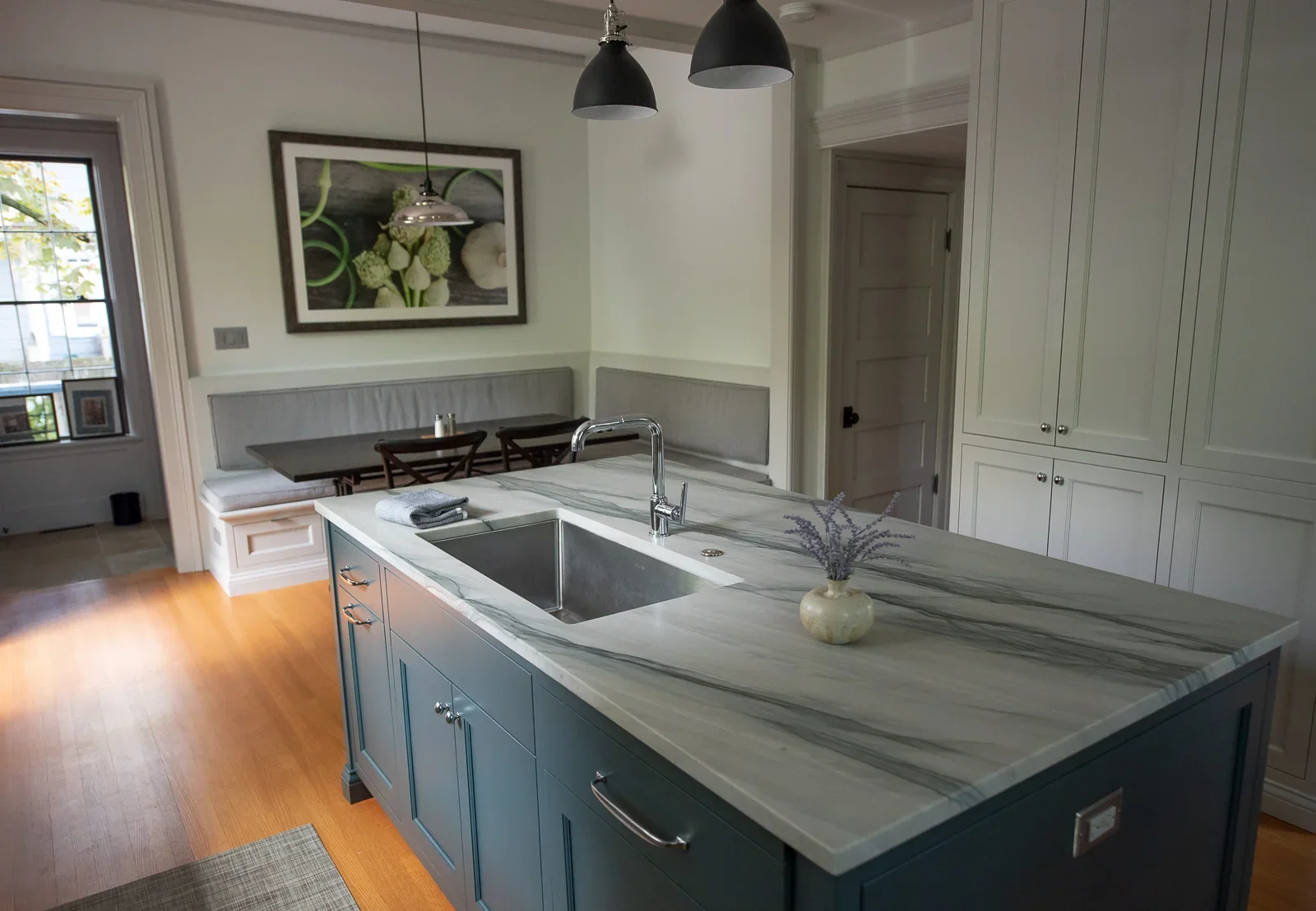 farmhouse-island-shumakerdesign-2.webp