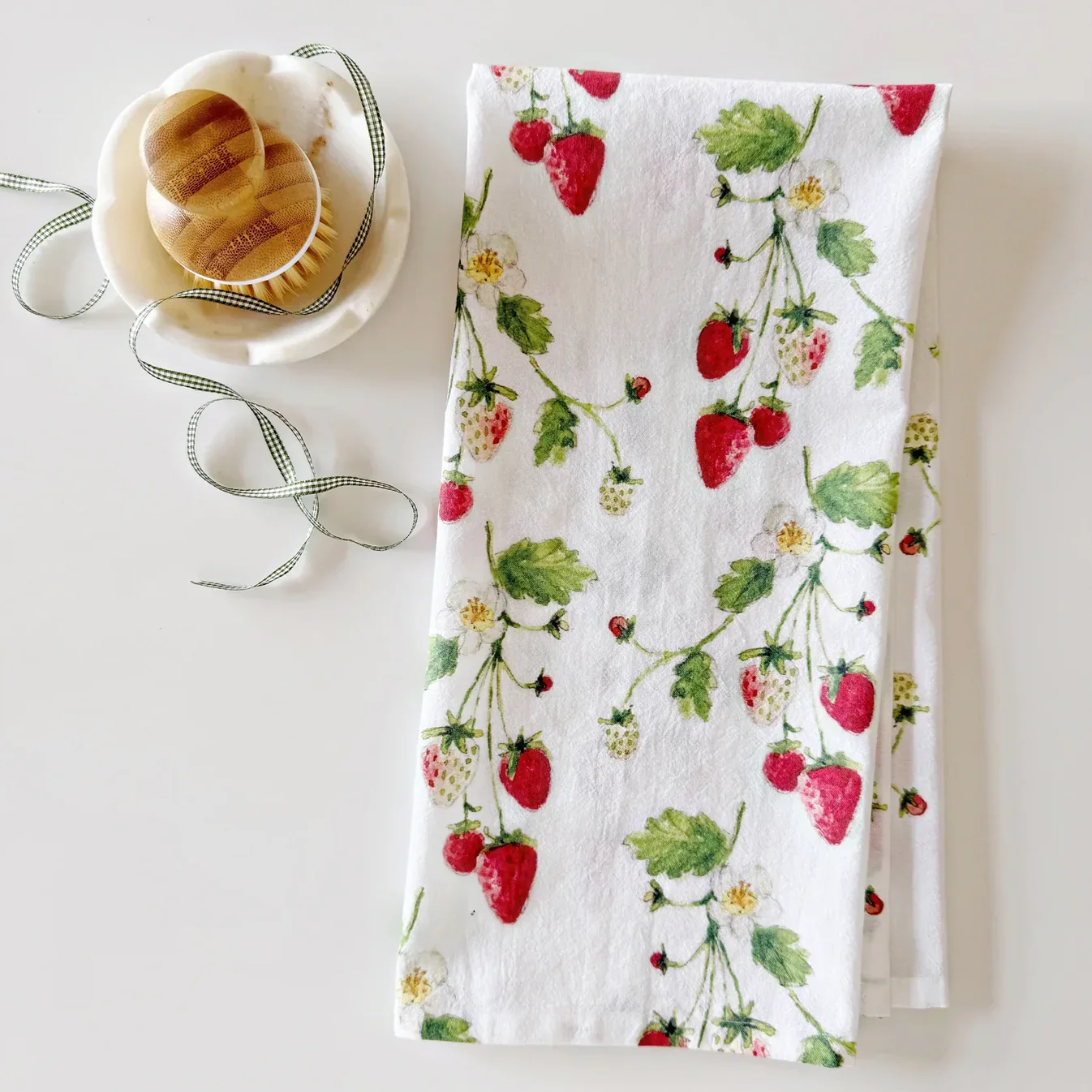 strawberry-towel_7802ac76-203f-443d-8e6a-b09eb5f5713a.webp