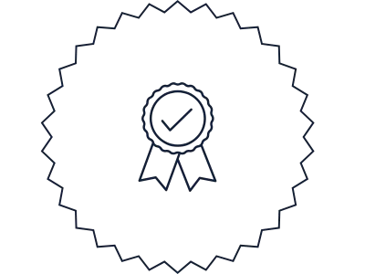 Une médaille ou un badge de certification avec une coche au centre.
