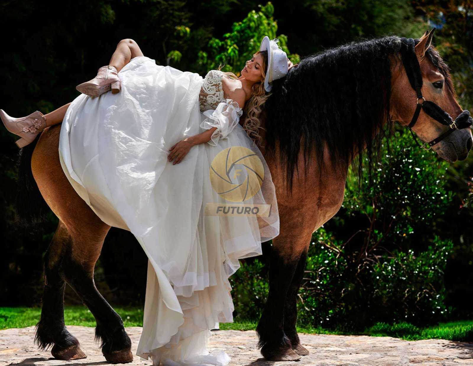 sesion-fotos-quinceanera-caballo-paso-fino.png