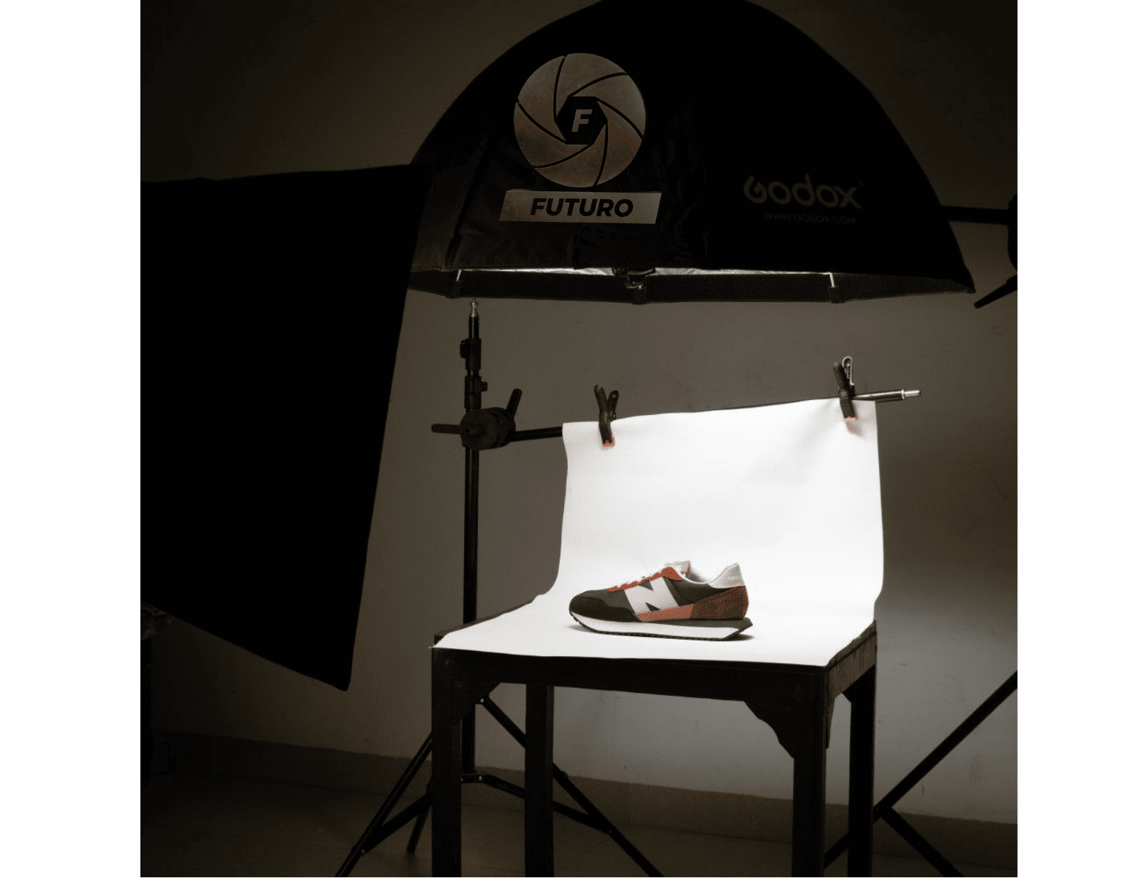 [fotografia-de-producto-profesional]-[sesion-de-fotos-para-emprendimiento]-[eleva-el-aspecto-de-tus-productos]-[tennis]-[bogota-colombia]-futuro.png