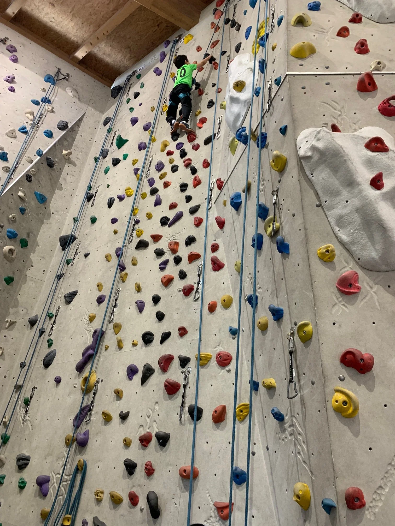  Kinder stark machen! – Ausflug in die Kletterhalle